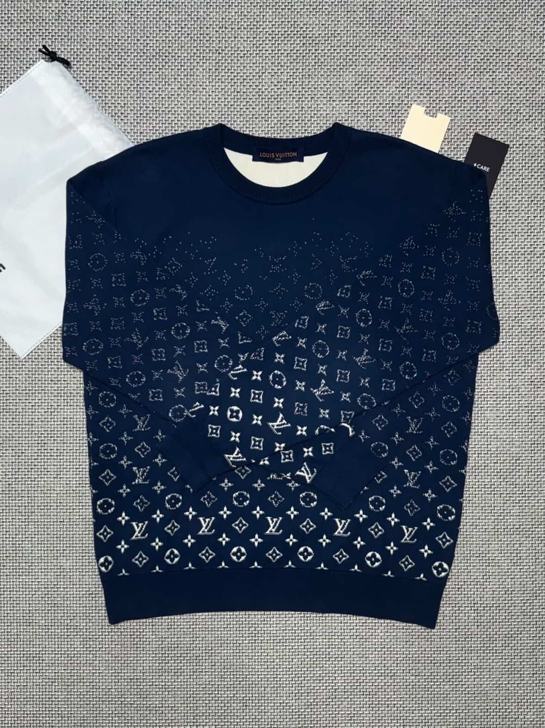 루이비통 그라디언트 모노그램 니트  상품이미지1