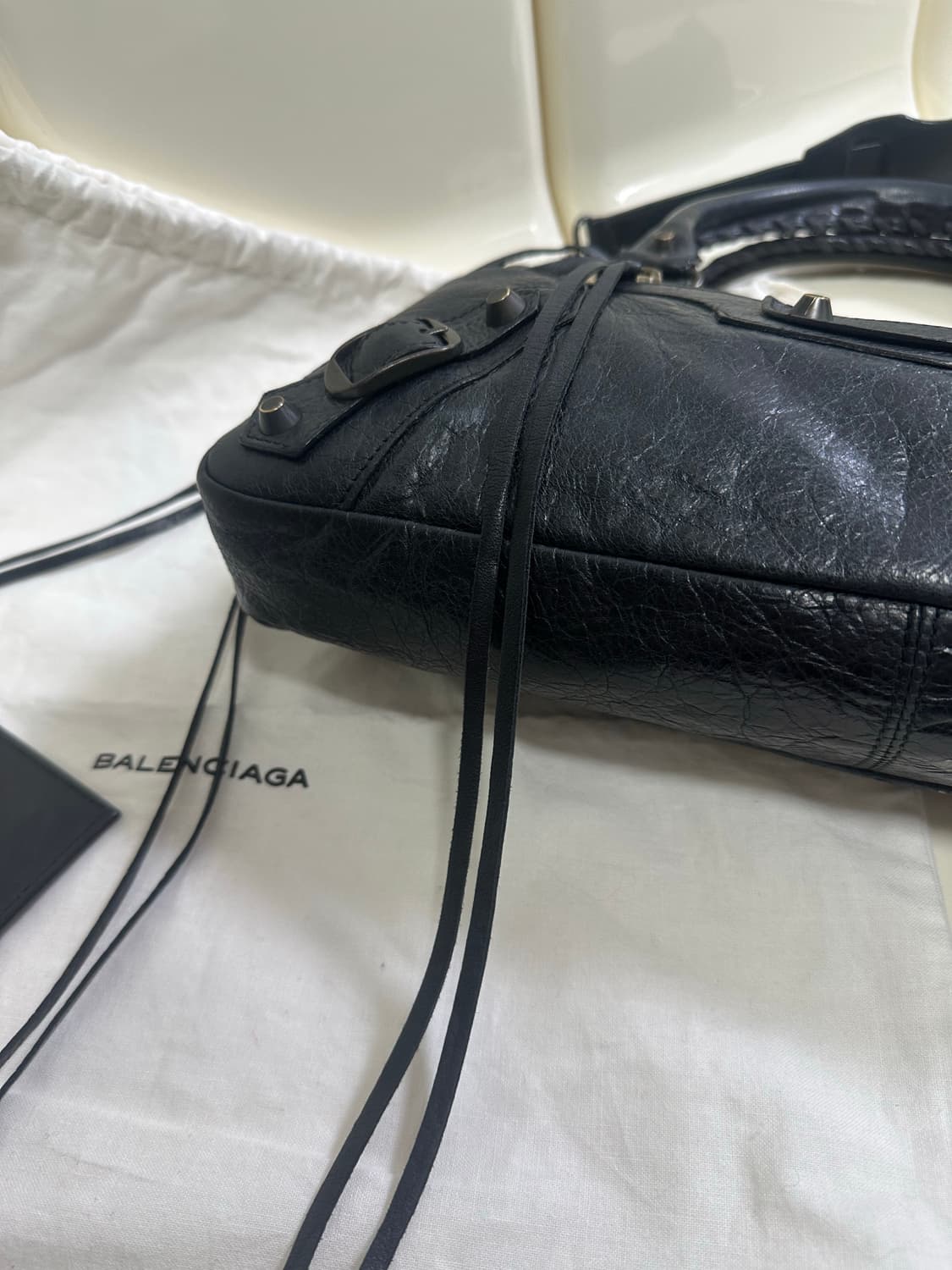 [A 정품] 발렌시아가 시티 모터백 퍼스트 블랙 상품이미지5