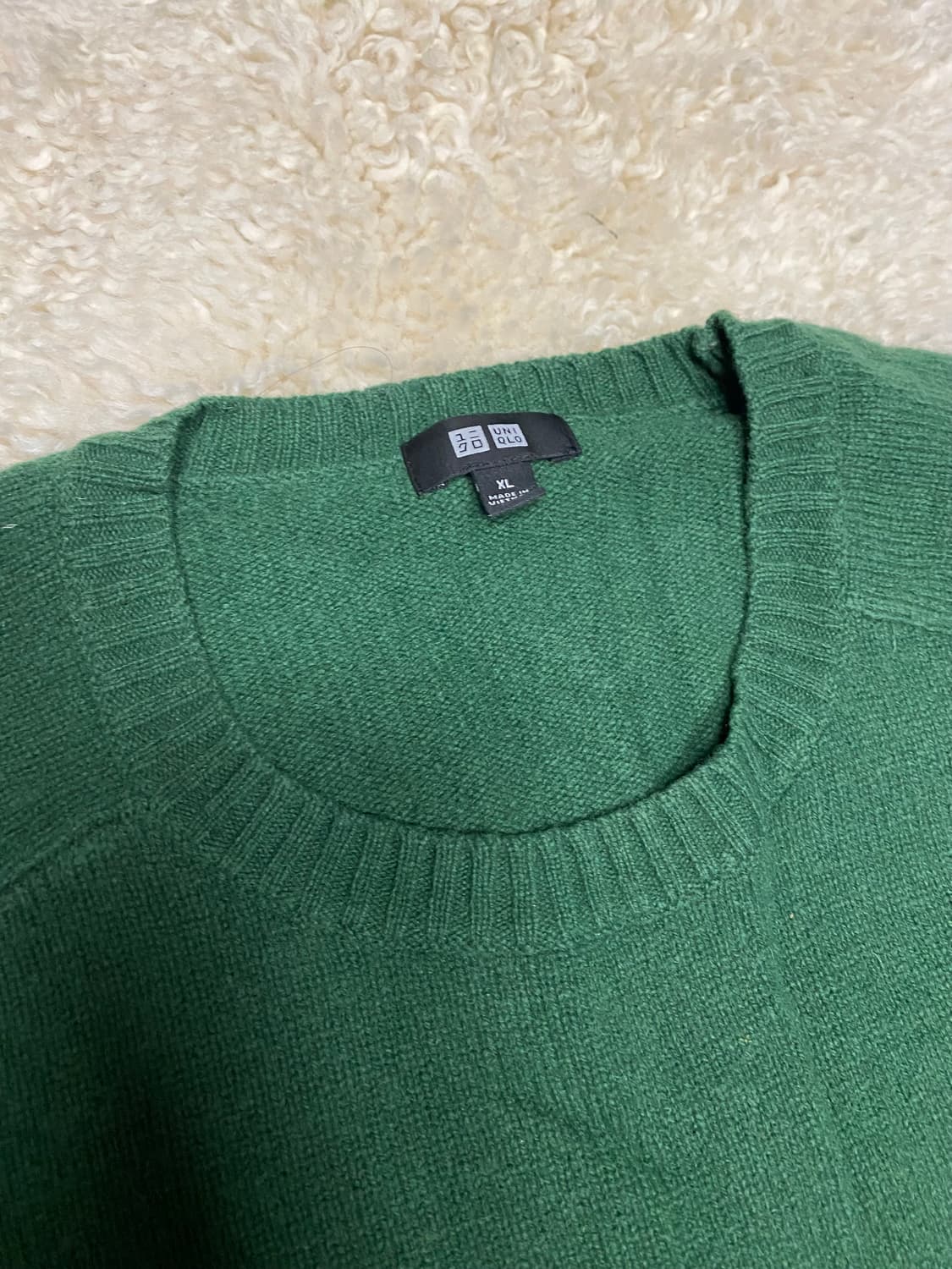 유니클로 니트 XL 세 개에 12000 원. 상품이미지2