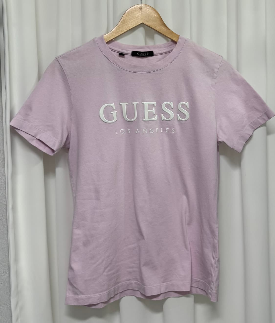 GUESS 게스 에나멜 로고 반팔티 S 퍼플 상품이미지3