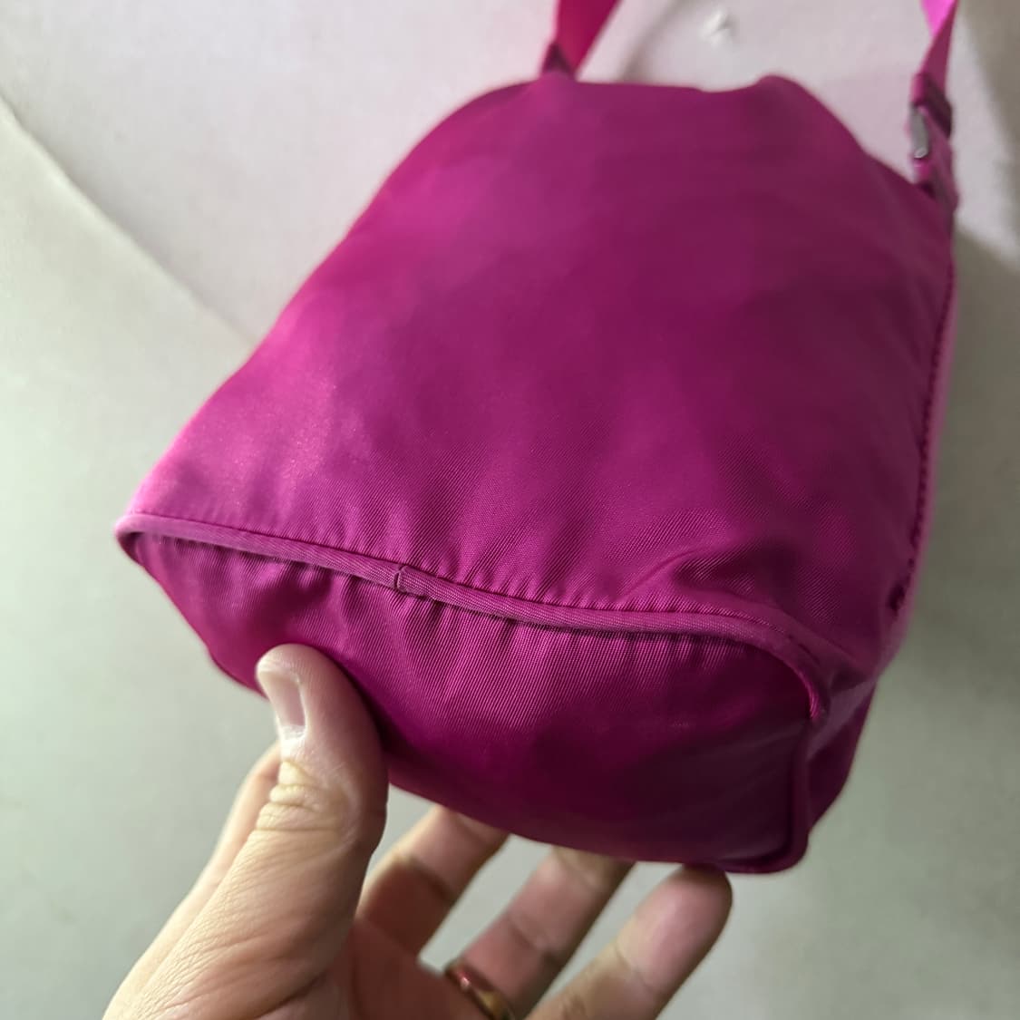 프라다 포코노 나일론 미니 버킷 토트백  상품이미지7