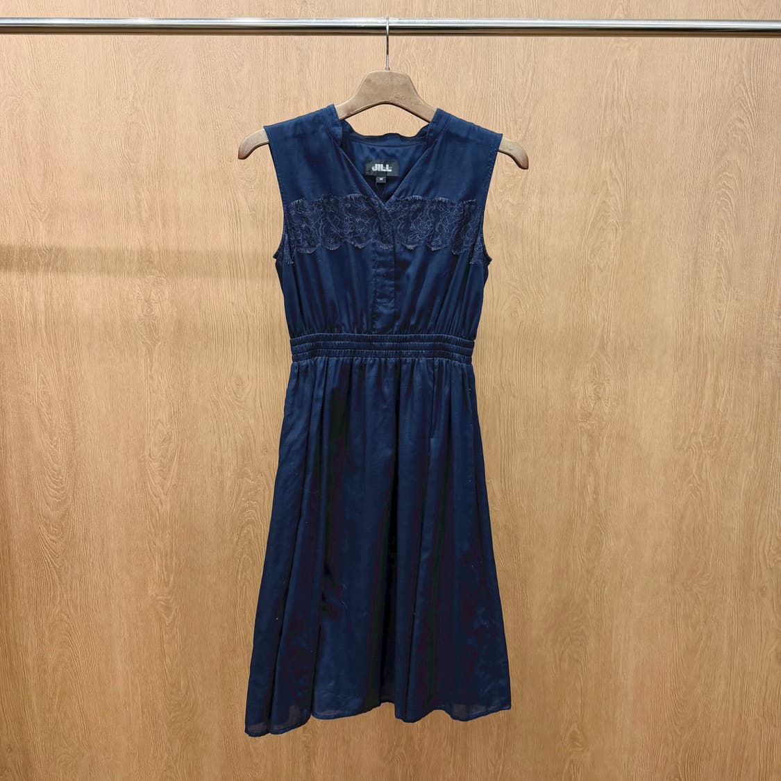 질스튜어트 슬리브리스 브이넥 롱 원피스 레이스 배색 허리 밴딩 네이비 상품이미지2