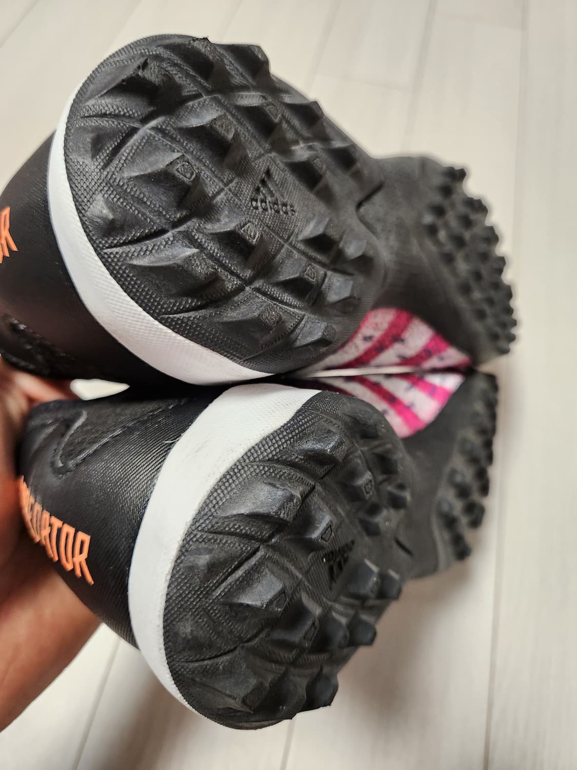 아디다스 프레데터 프릭.3 L TF 풋살화 FW7520 사이즈250

여 상품이미지8