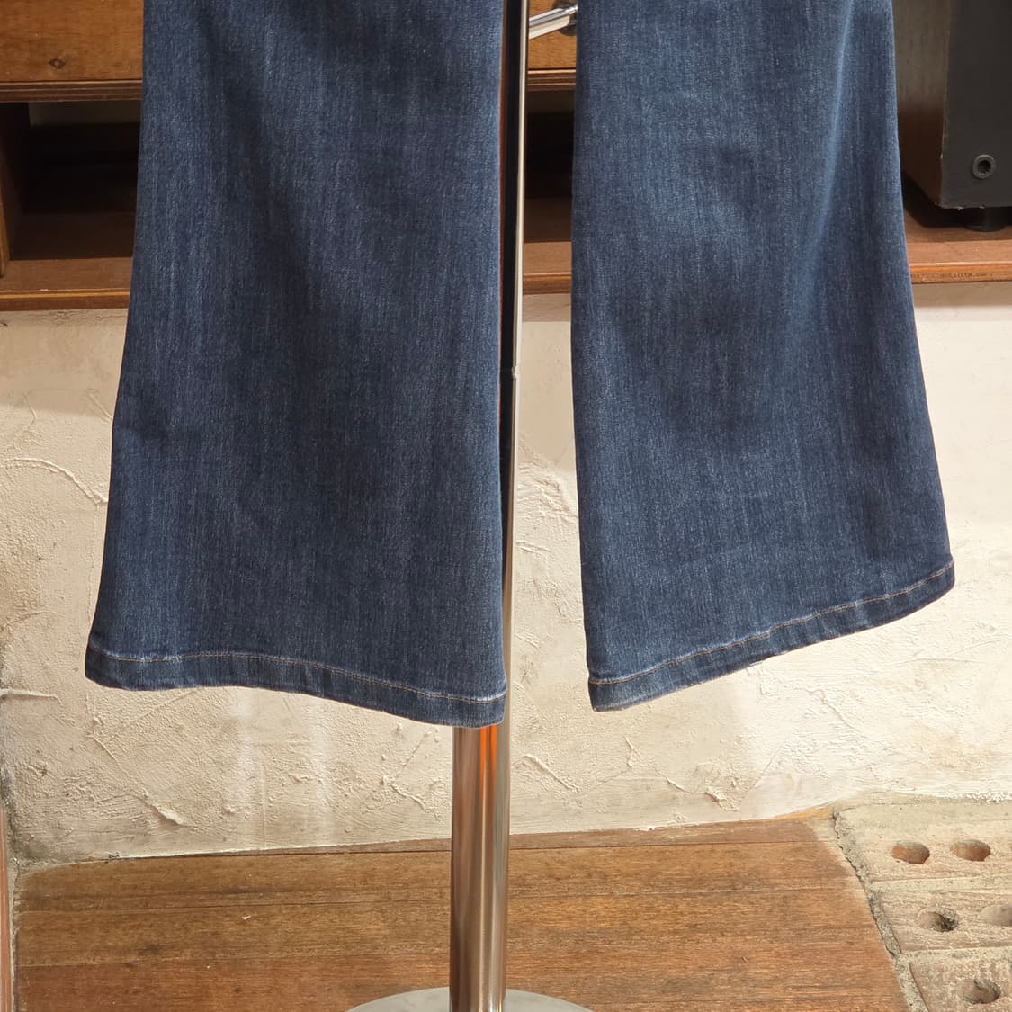 빈티지 스티치 로우라이즈 부츠컷 진청 데님 팬츠 . 상품이미지7