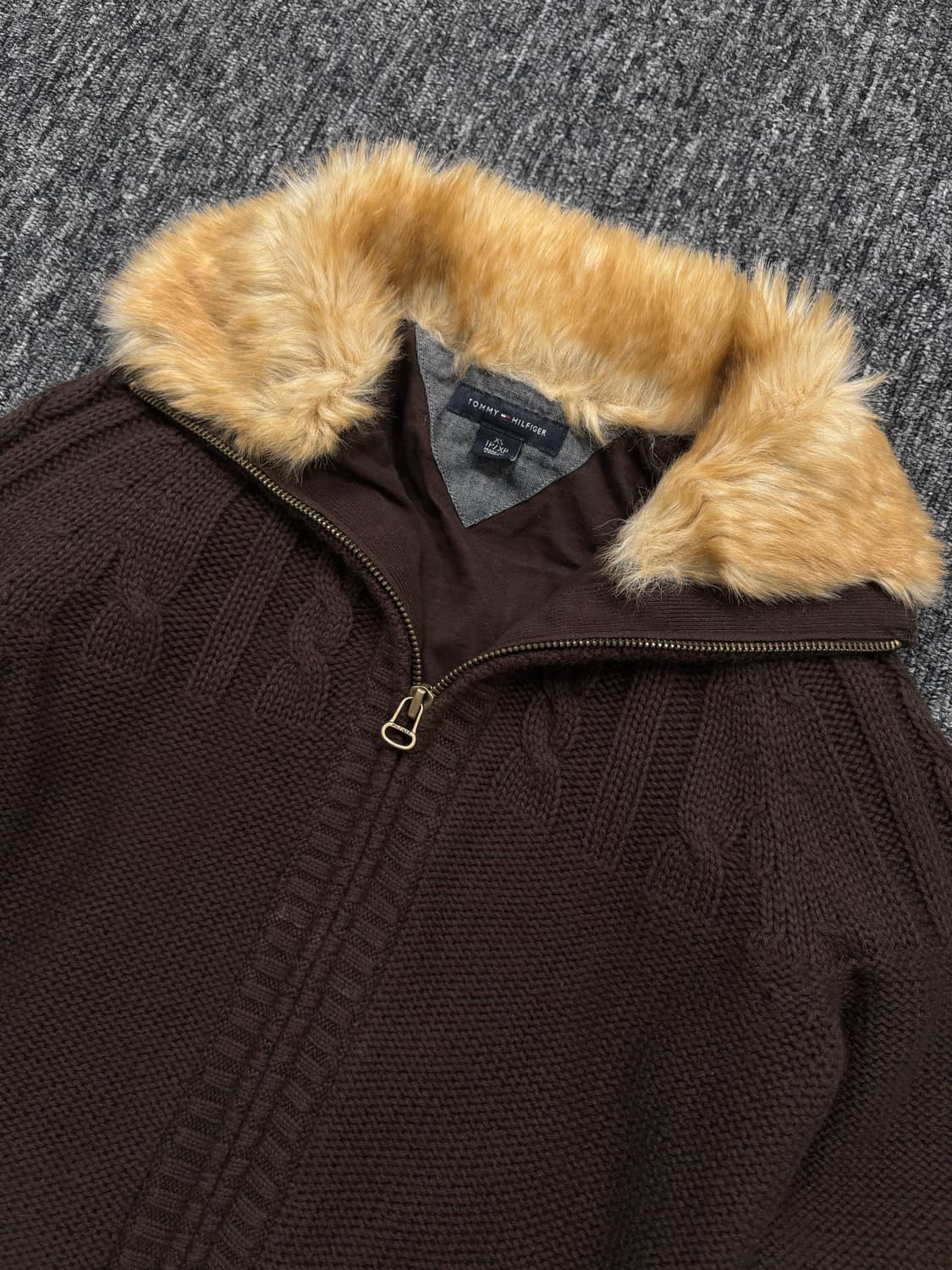 타미힐피거 브라운 퍼 카라 니트 집업 자켓 상품이미지3