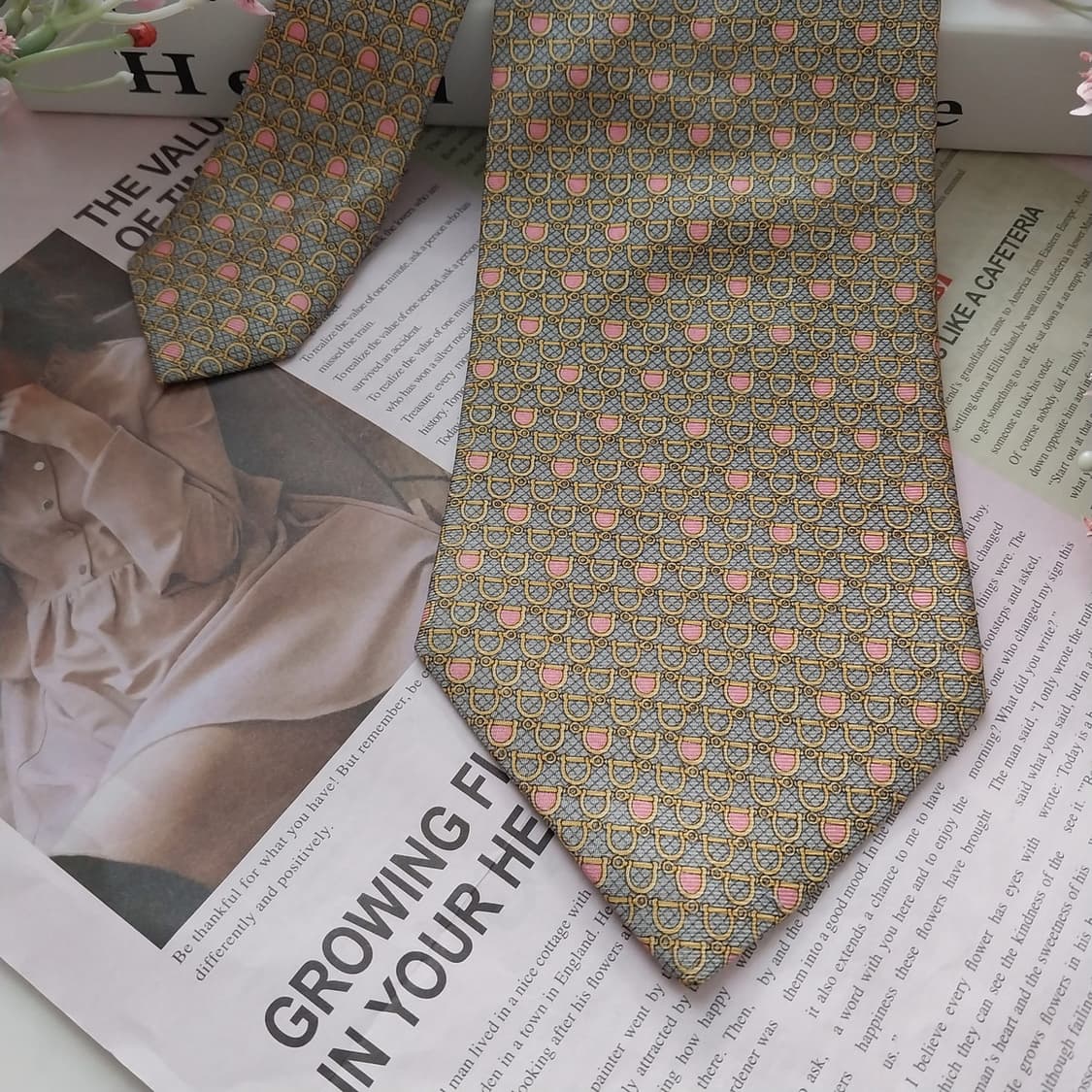 샤를주르당 실크 그레이&옐로&핑크 넥타이 9.6cm A+등급 K1434
 상품이미지4