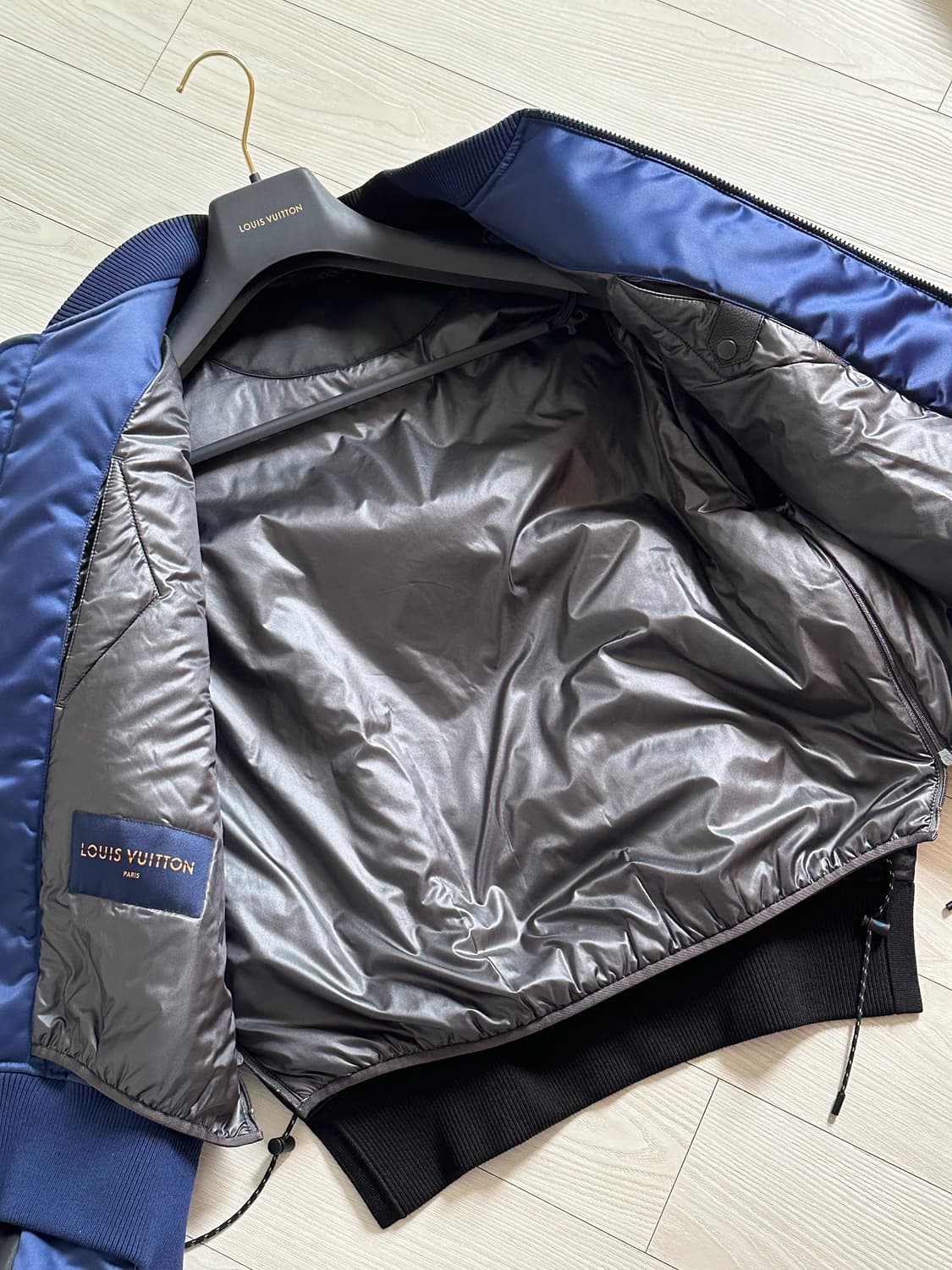 루이비통 아수라 크롭드 보머 마원 52(105-110) 상품이미지6