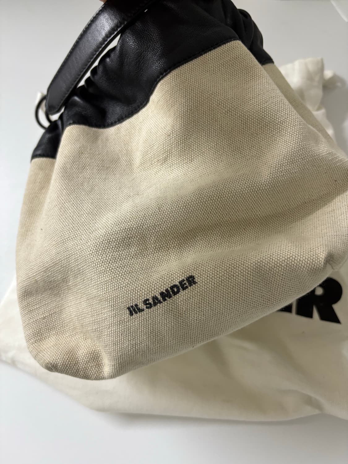 질샌더 드로우 스트링 캔버스 크로스바디 백 상품이미지8