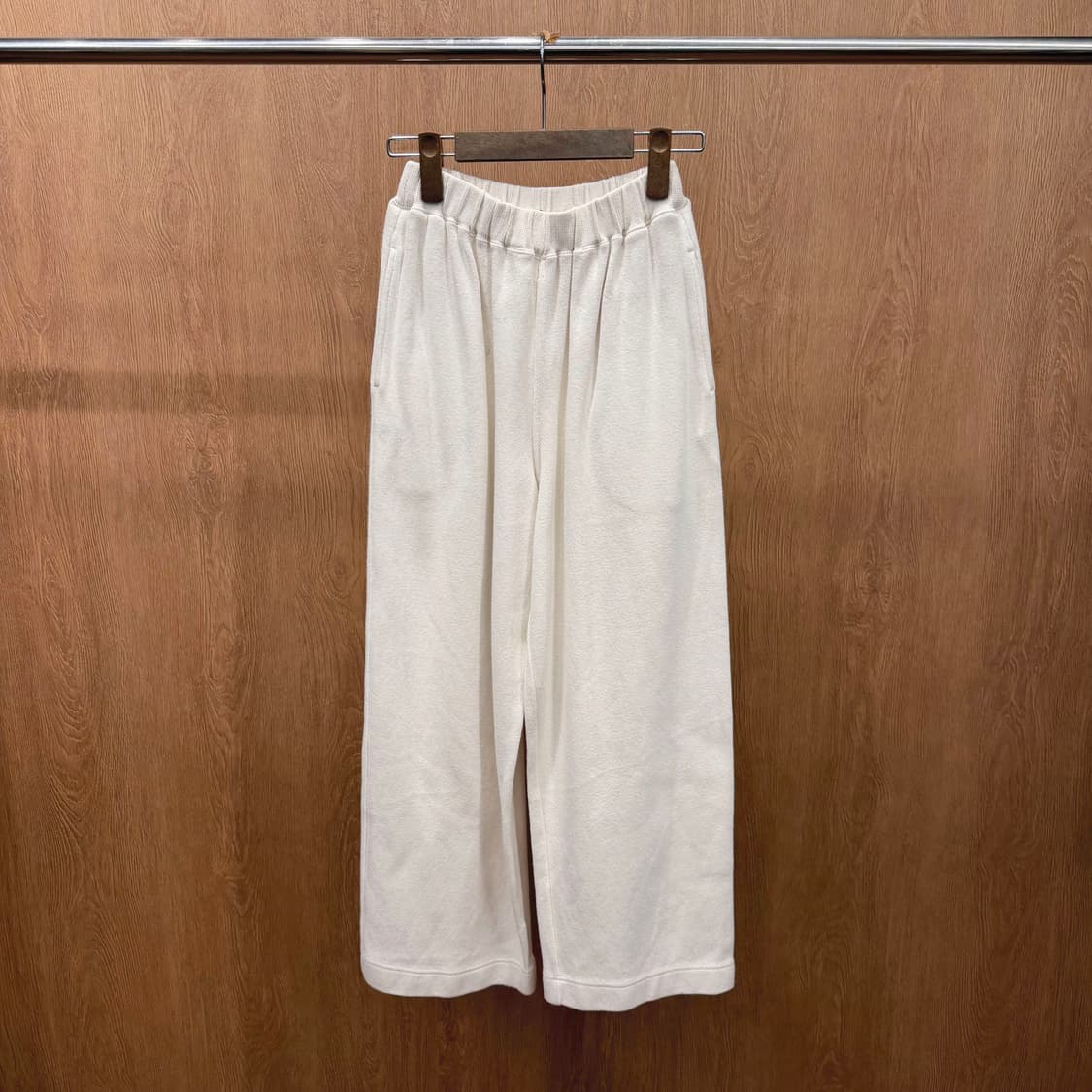 이세이미야케 플랜테이션 트레이닝 팬츠 허리 밴딩 포켓 디테일 아이보리 상품이미지2
