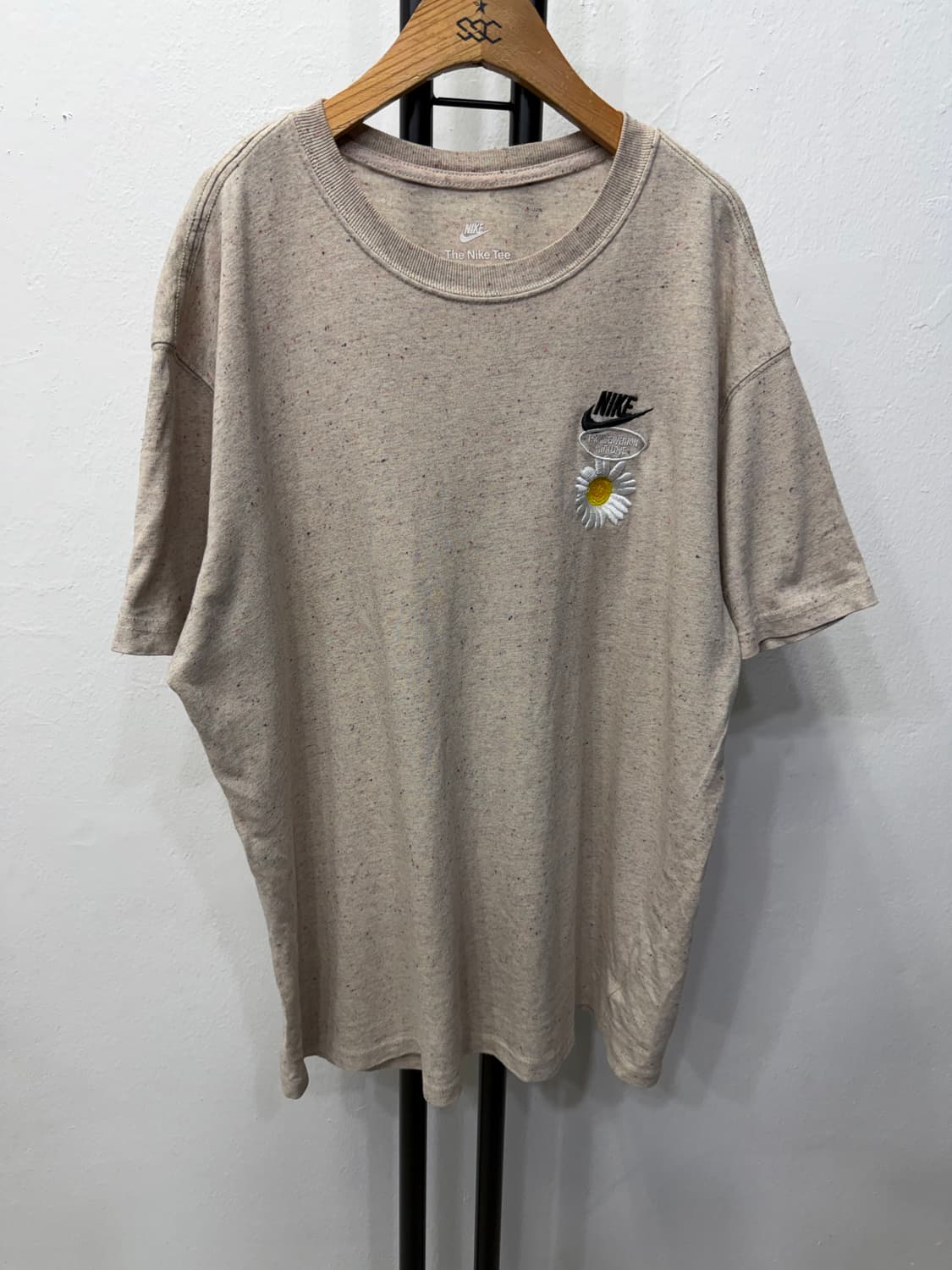 정품) 나이키 루즈핏 플라워 자수 반팔 티셔츠 XL 상품이미지1