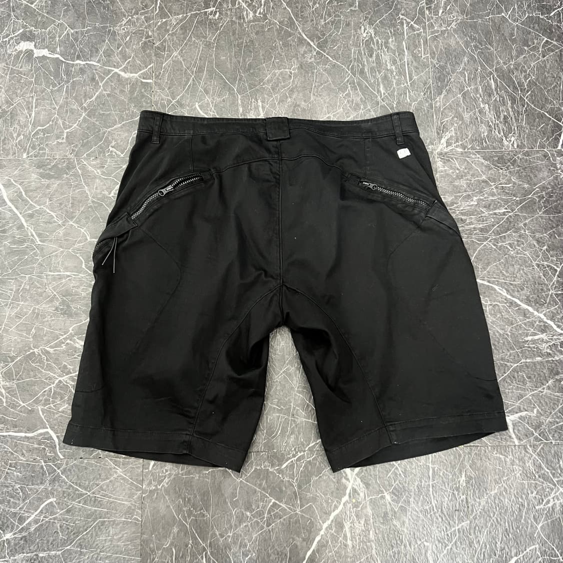 C.P COMPANY 렌즈 테크니컬 지퍼 하프팬츠 상품이미지5