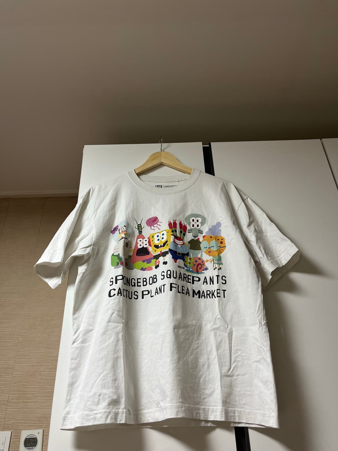 [L] 유니클로 CPFM 스폰지밥 반팔 그래픽 티셔츠 화이트 상품이미지1