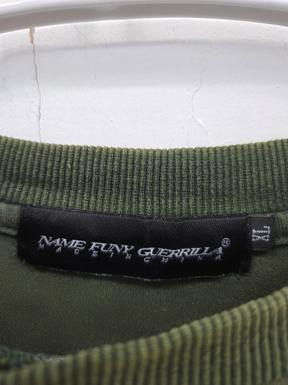 XL 네임퍼니게릴라 namefunyguerrilla 카키 데미지 티셔츠 상품이미지3