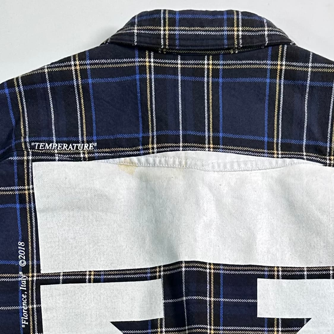 오프화이트 에로우 체크 셔츠   상품이미지7