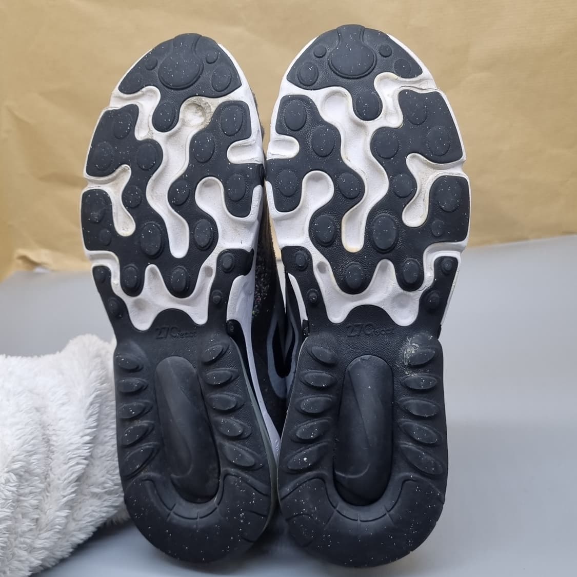 나이키 에어맥스 270 리액트 여성운동화240  상품이미지3