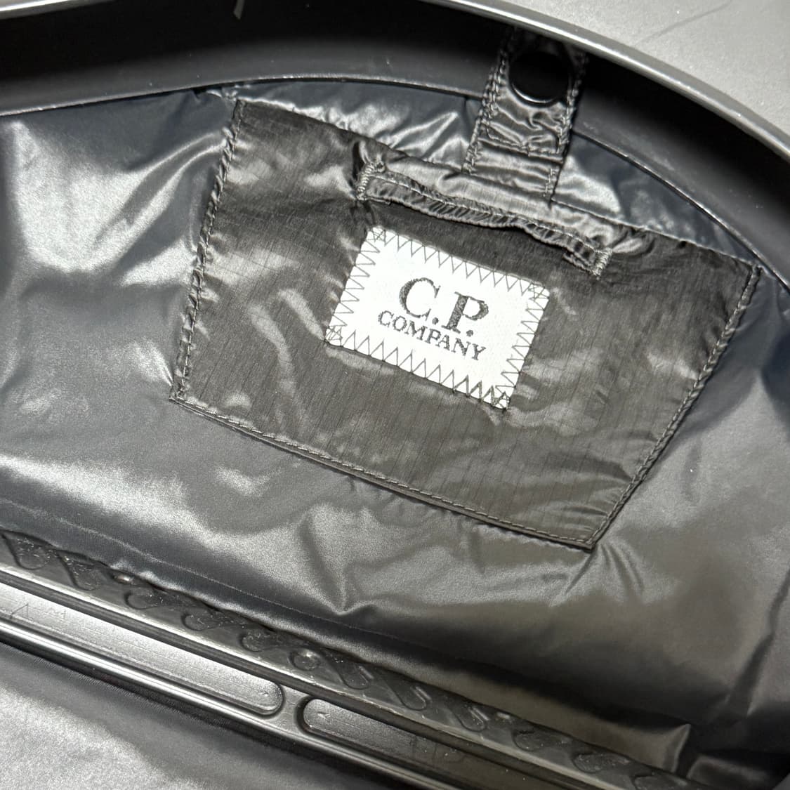 [xl] Cp컴퍼니 dd쉘 고글 경량패딩 상품이미지4