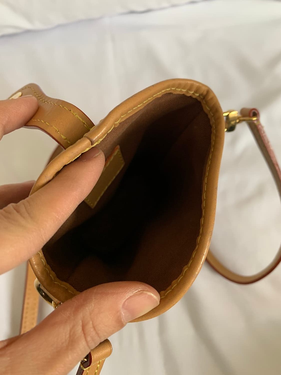 루이비통 폴드미 모노그램 파우치 크로스백 상품이미지7