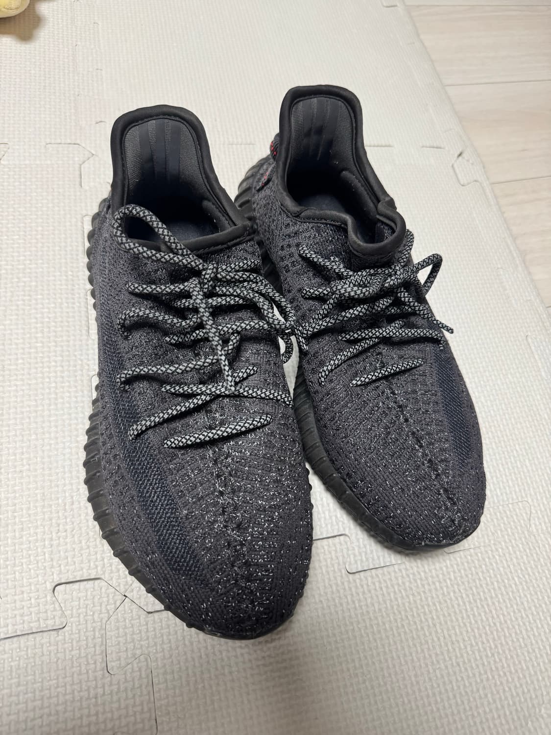아디다스 이지부스트 350 v2 상품이미지1
