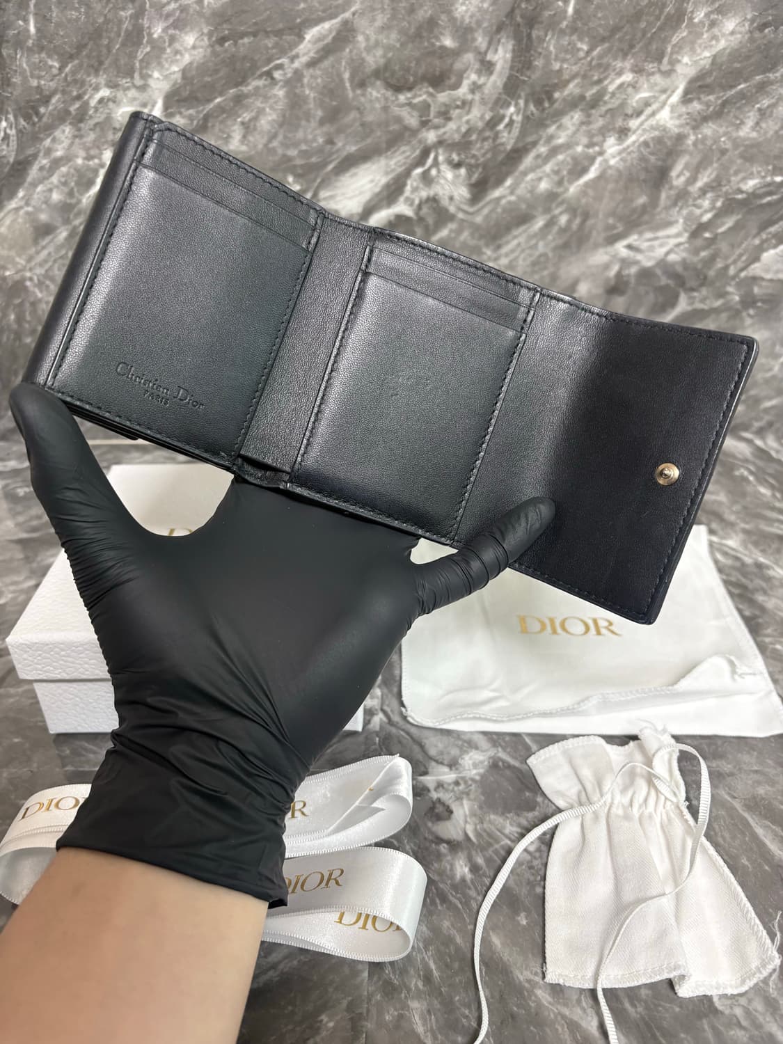 디올 레이디 로투스 까나쥬 램스킨 반지갑 상품이미지3