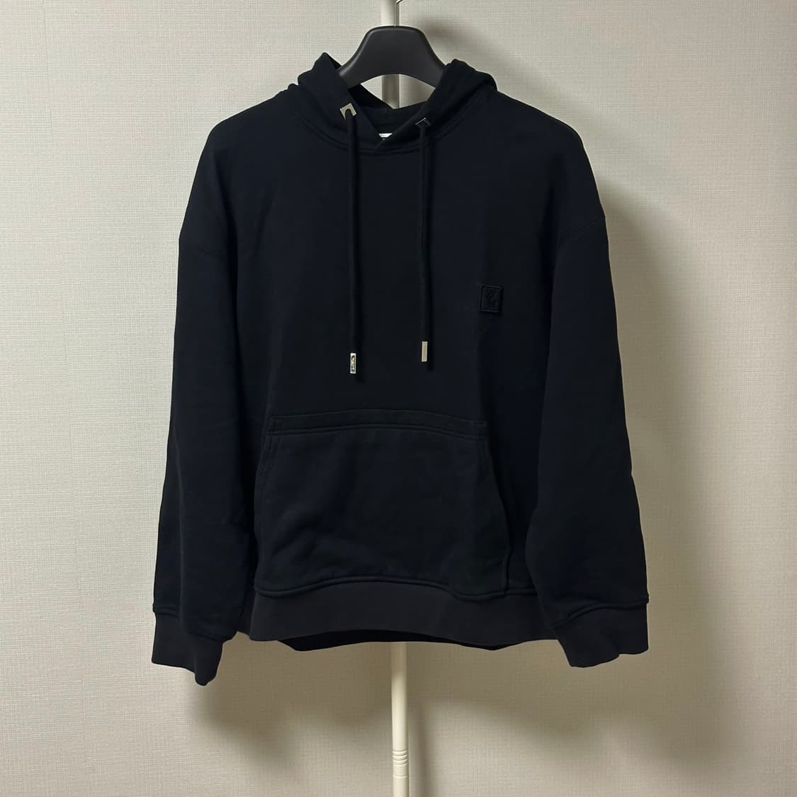 [48] 우영미 깃털 백로고 후드티 블랙 상품이미지2