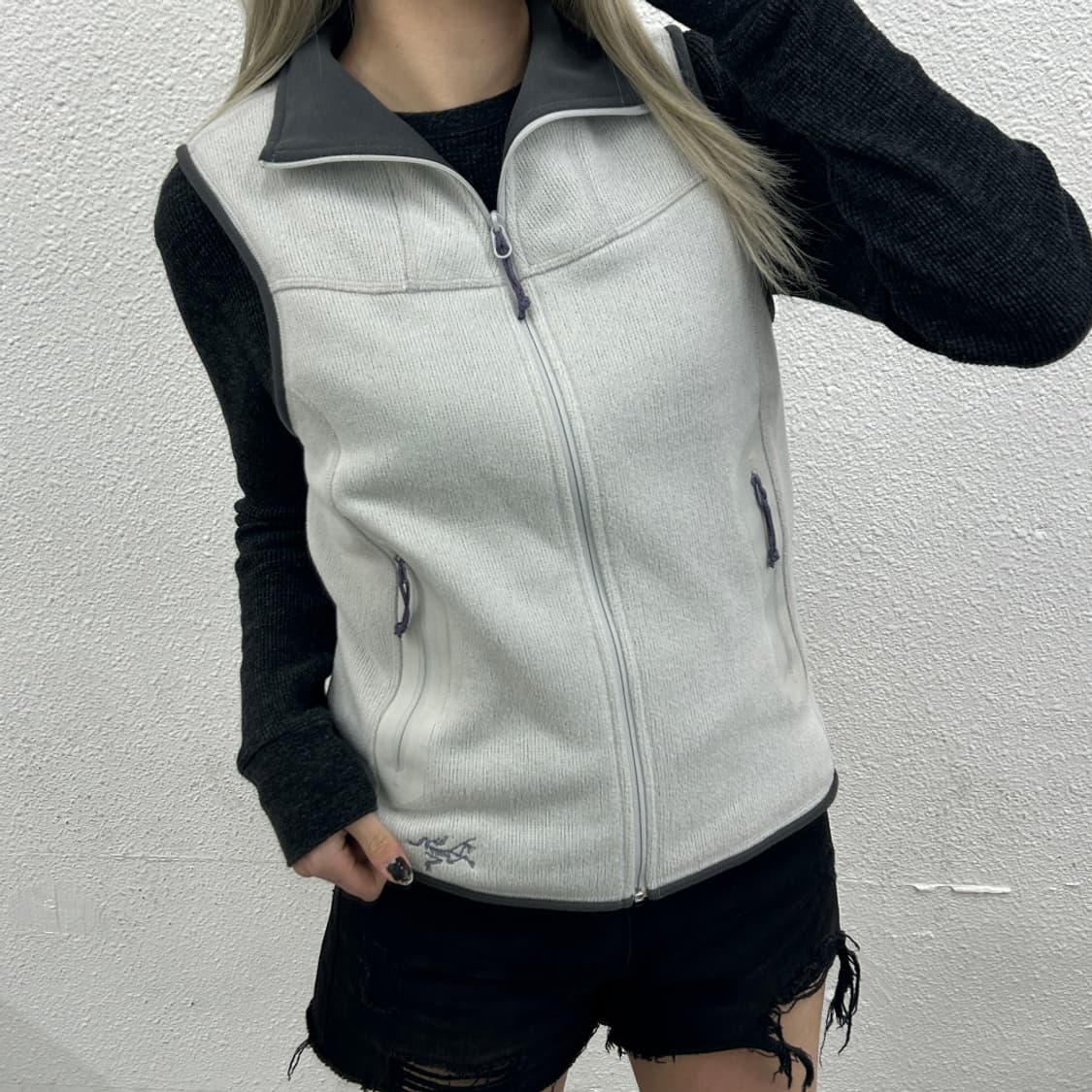 아크테릭스 퍼플로고 화이트 베스트 M 상품이미지1