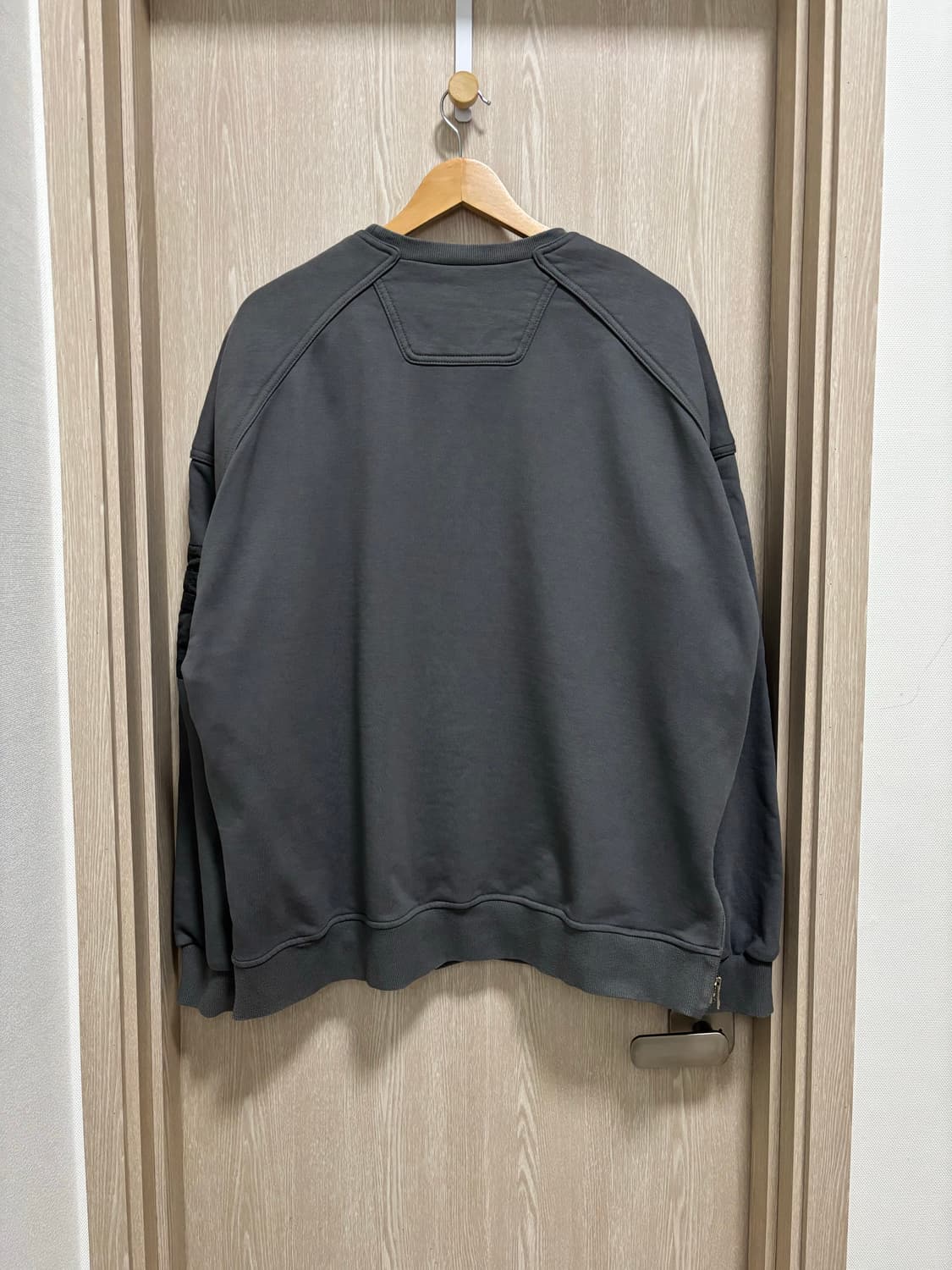 준지 사이드지퍼 오버핏 Ma-1 맨투맨M/그레이 상품이미지2