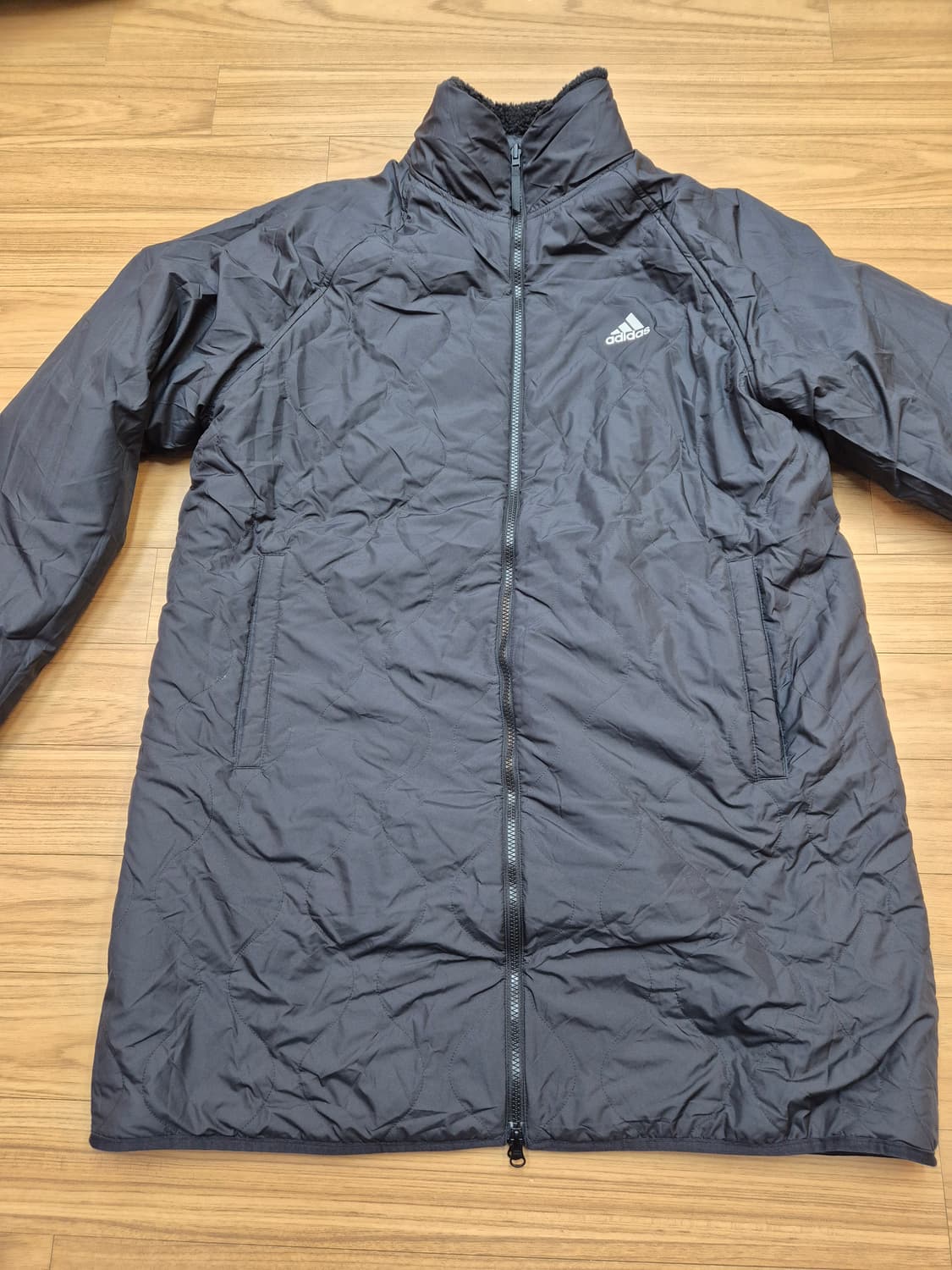 아디다스 양면 롱 코트 XL사이즈 판매합니다. 겉감은 블랙 색상이고, 안 상품이미지1