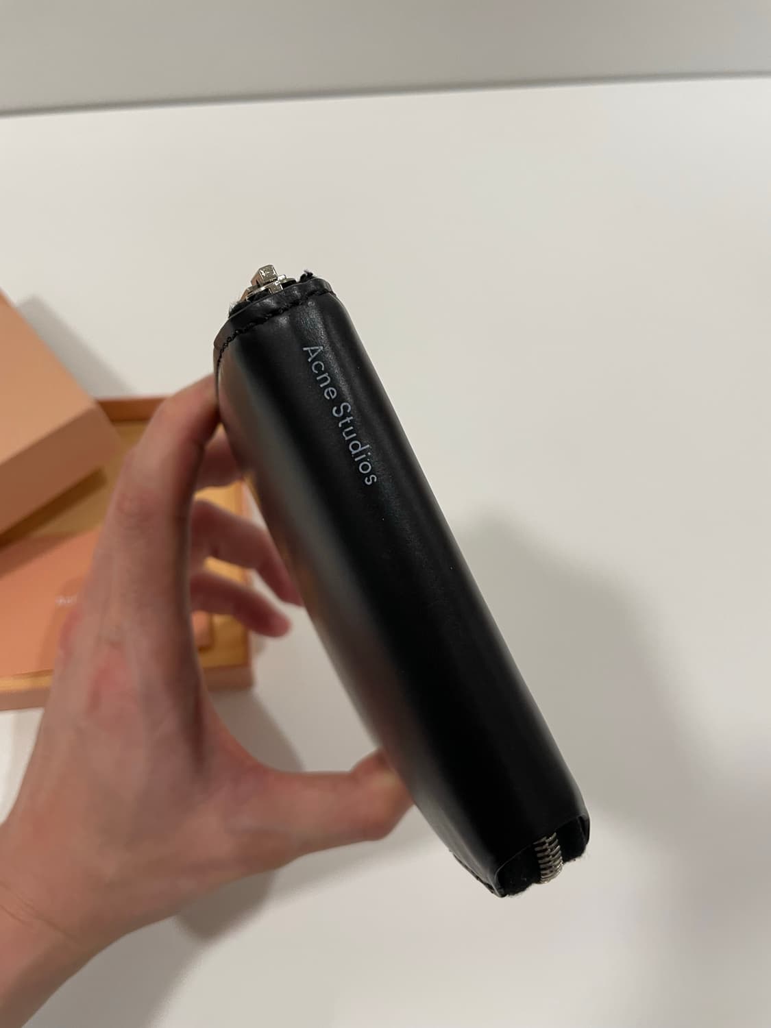 아크네스튜디오 지퍼 반지갑 블랙 판매 상품이미지2