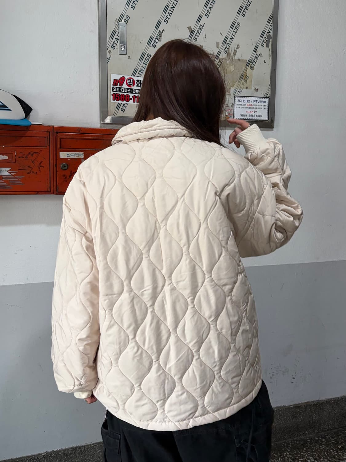 [unisex] 플로우 레터링 아이보리 퀄팅 패디드jk 상품이미지3