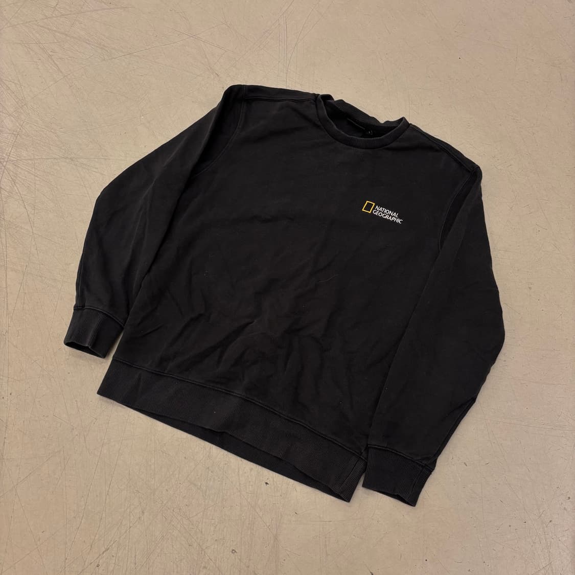 내셔널지오그래픽 스몰로고 맨투맨 상품이미지1