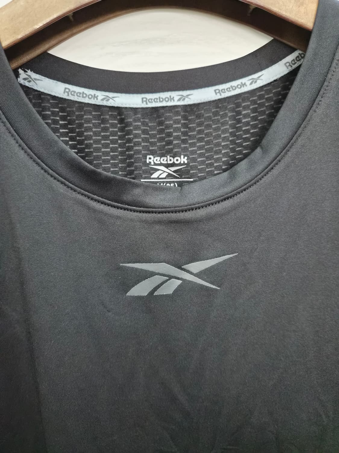 M,95 )) Reebok 리복 나시티셔츠! 블랙~ 가운데로고! 상품이미지3