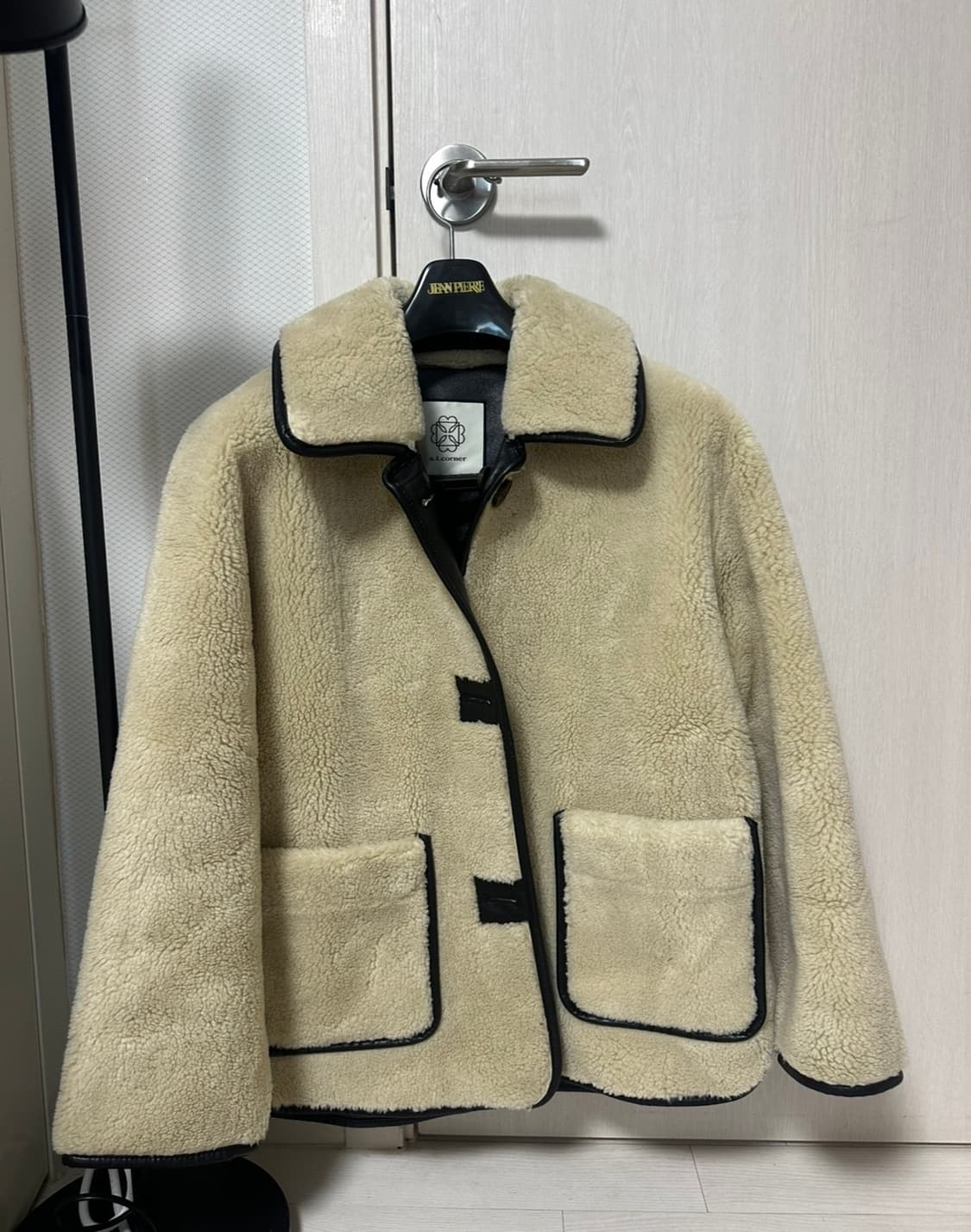 앳코너 리버시블 무스탕 상품이미지3