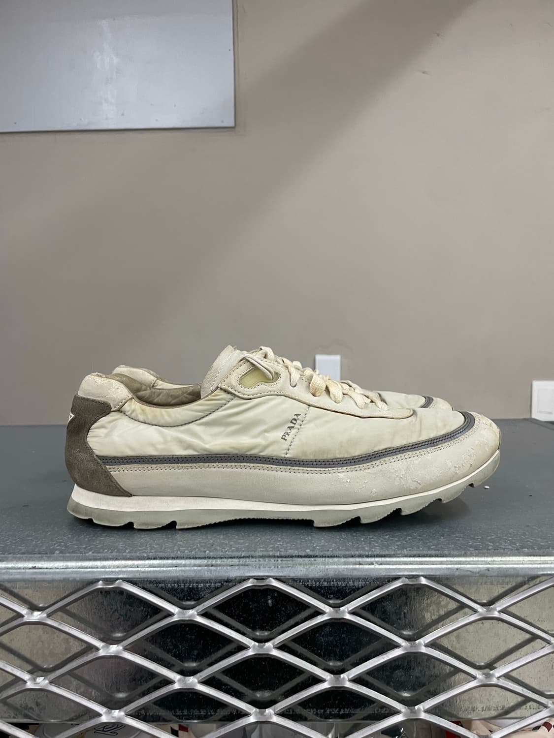 프라다 화이트 스니커즈 8 상품이미지4