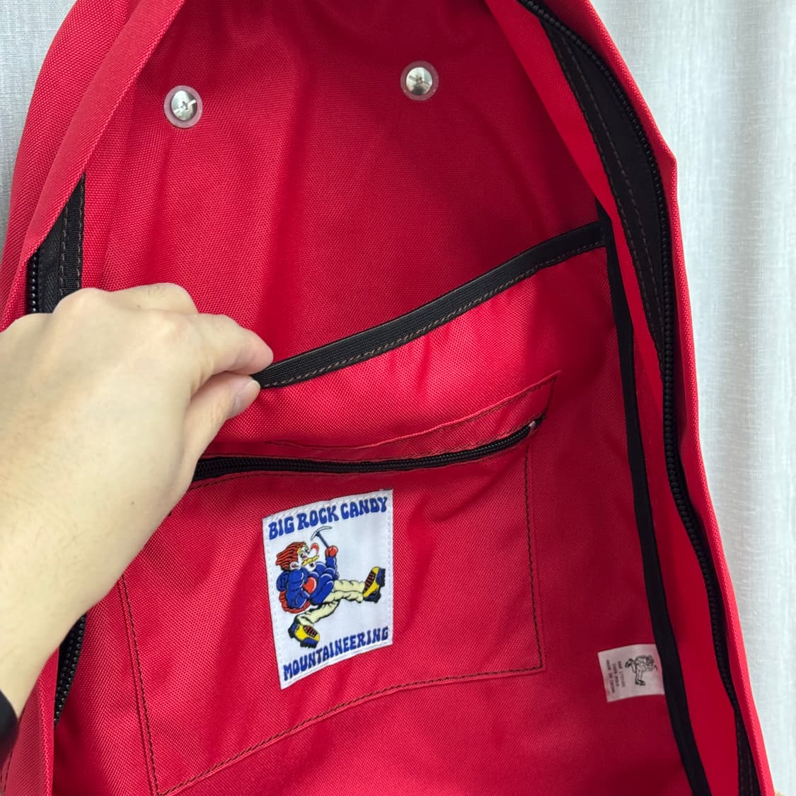 새상품 OS) 빅 락 캔디 마운티니어링 게이터 백팩 - 사워 체리 상품이미지7