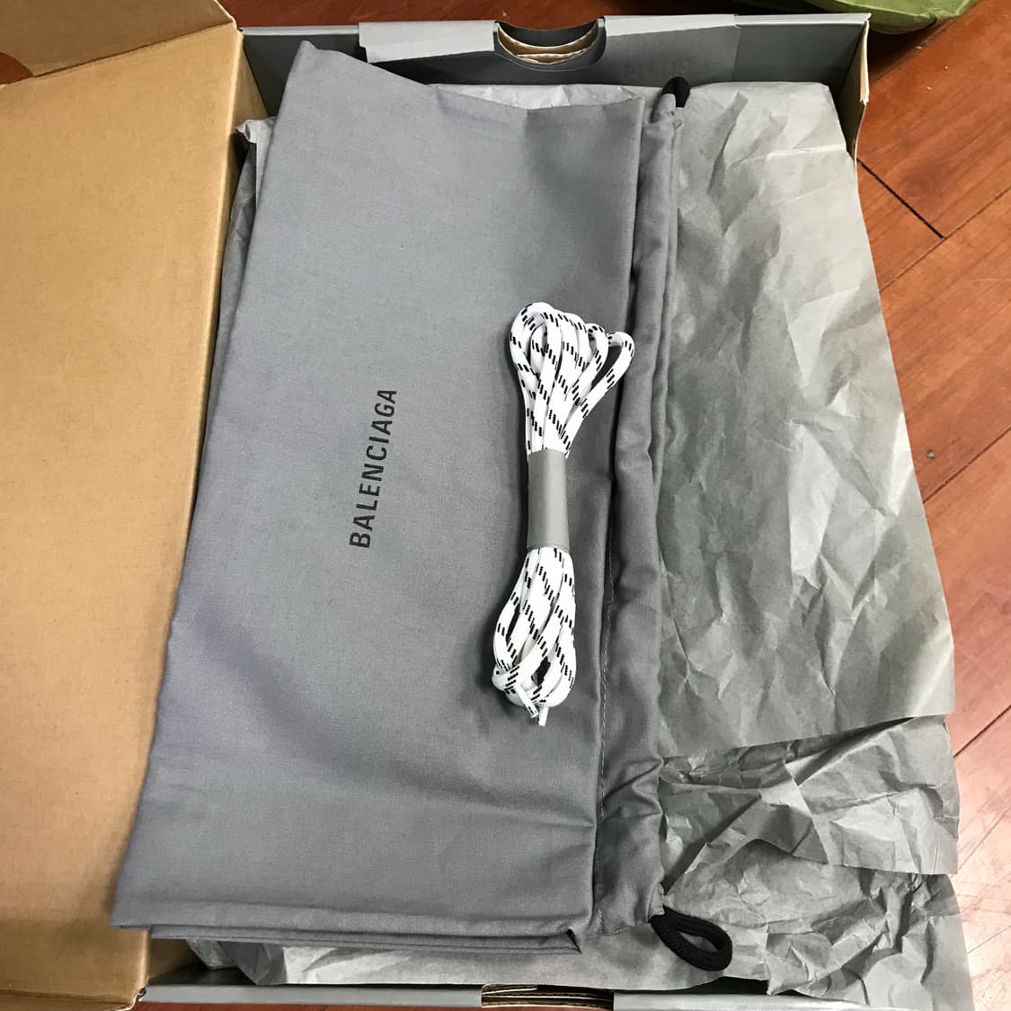 (새상품) 발렌시아가 화이트 클리어솔 트리플s 스니커즈 상품이미지2