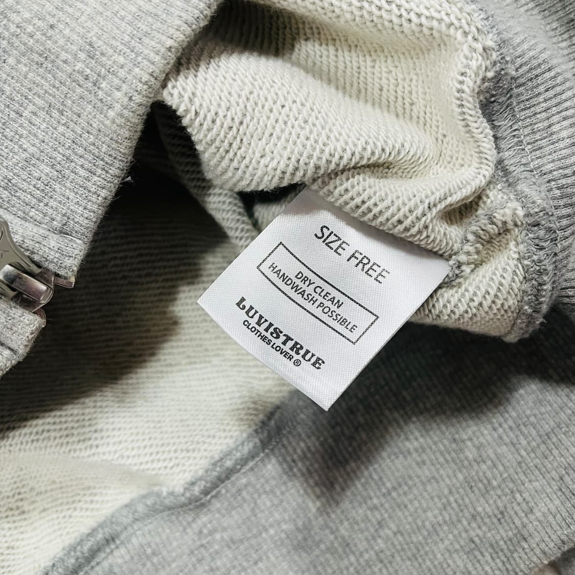 러브이즈트루 VL 크롭 실버 로고 투웨이 후디 집업 상품이미지7