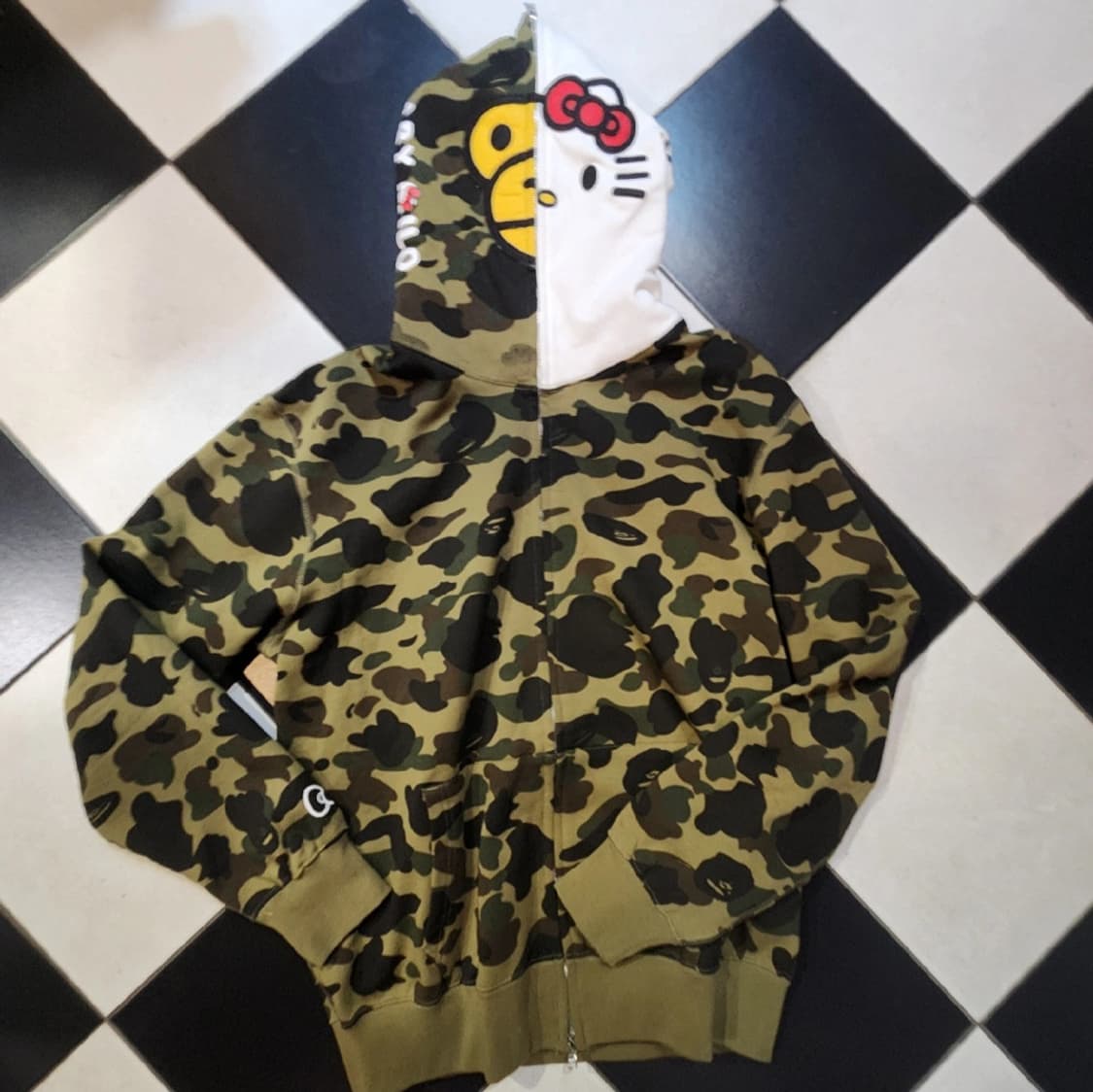 베이프x헬로키티 XL 상품이미지1