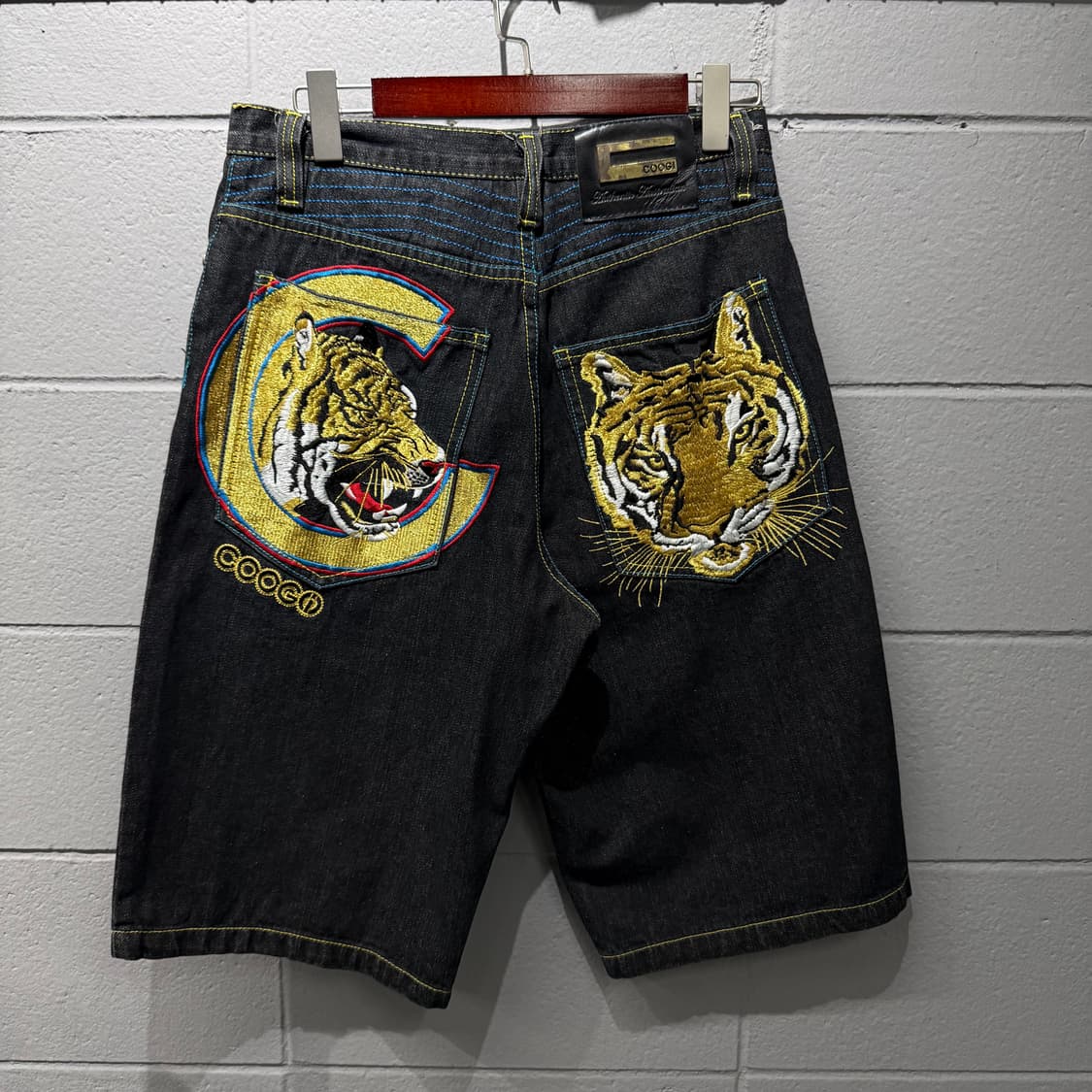 쿠지 타이거 자수 데님 반바지 상품이미지1