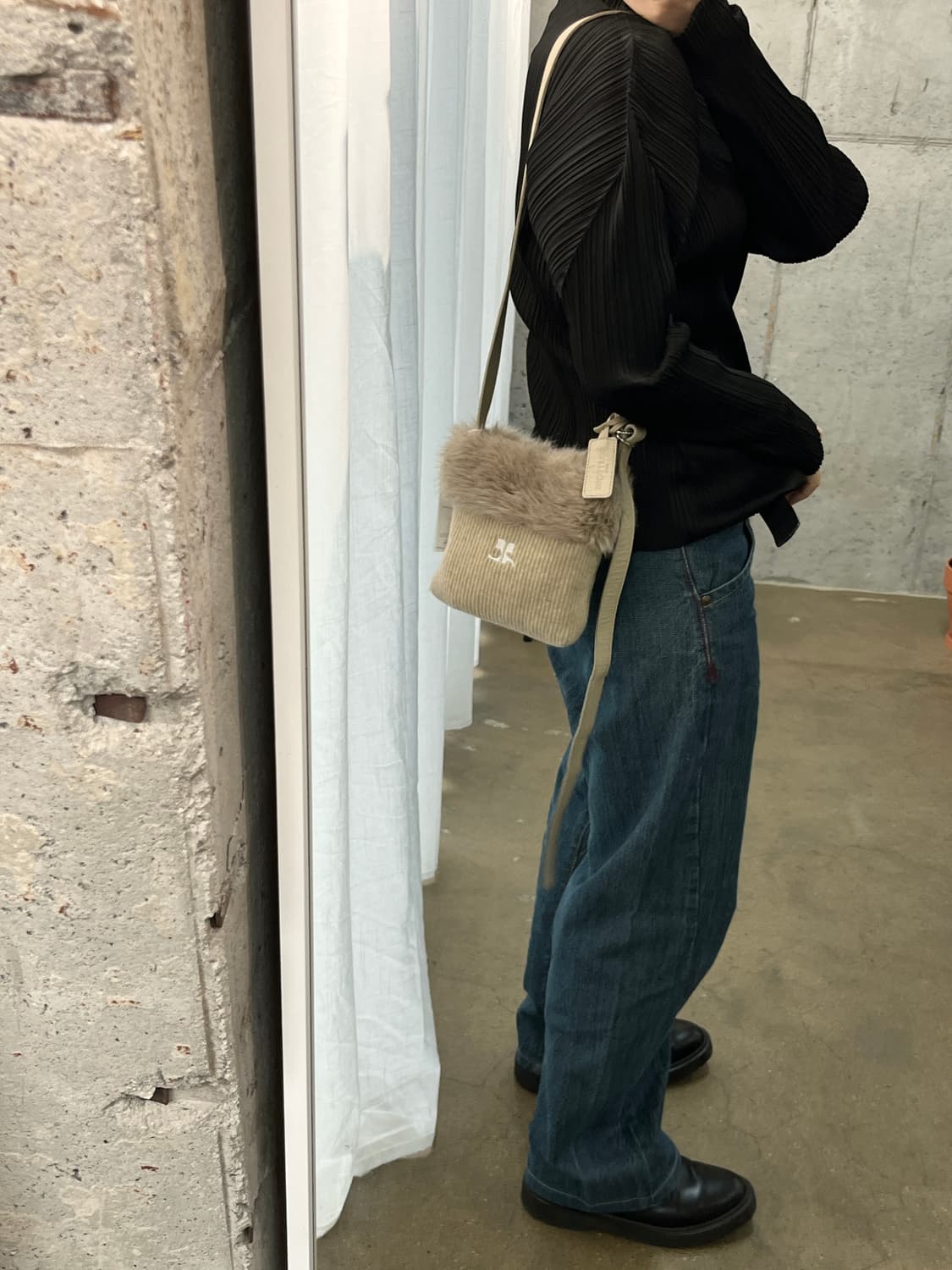 90s Courreges 꾸레쥬 로고 퍼 트리밍 백 상품이미지2