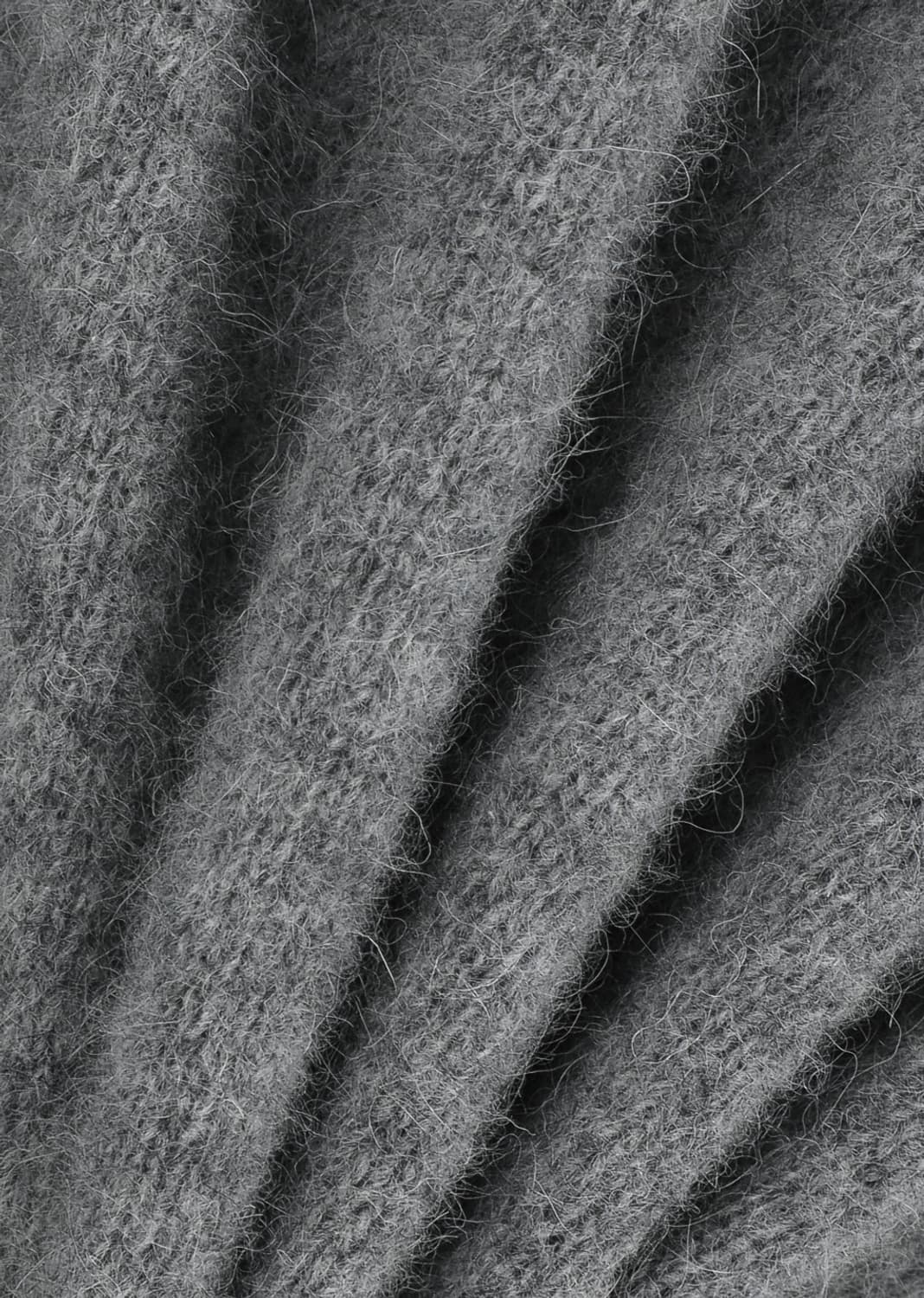 아모멘토 라쿤 브이넥 니트 차콜 25fw 상품이미지4