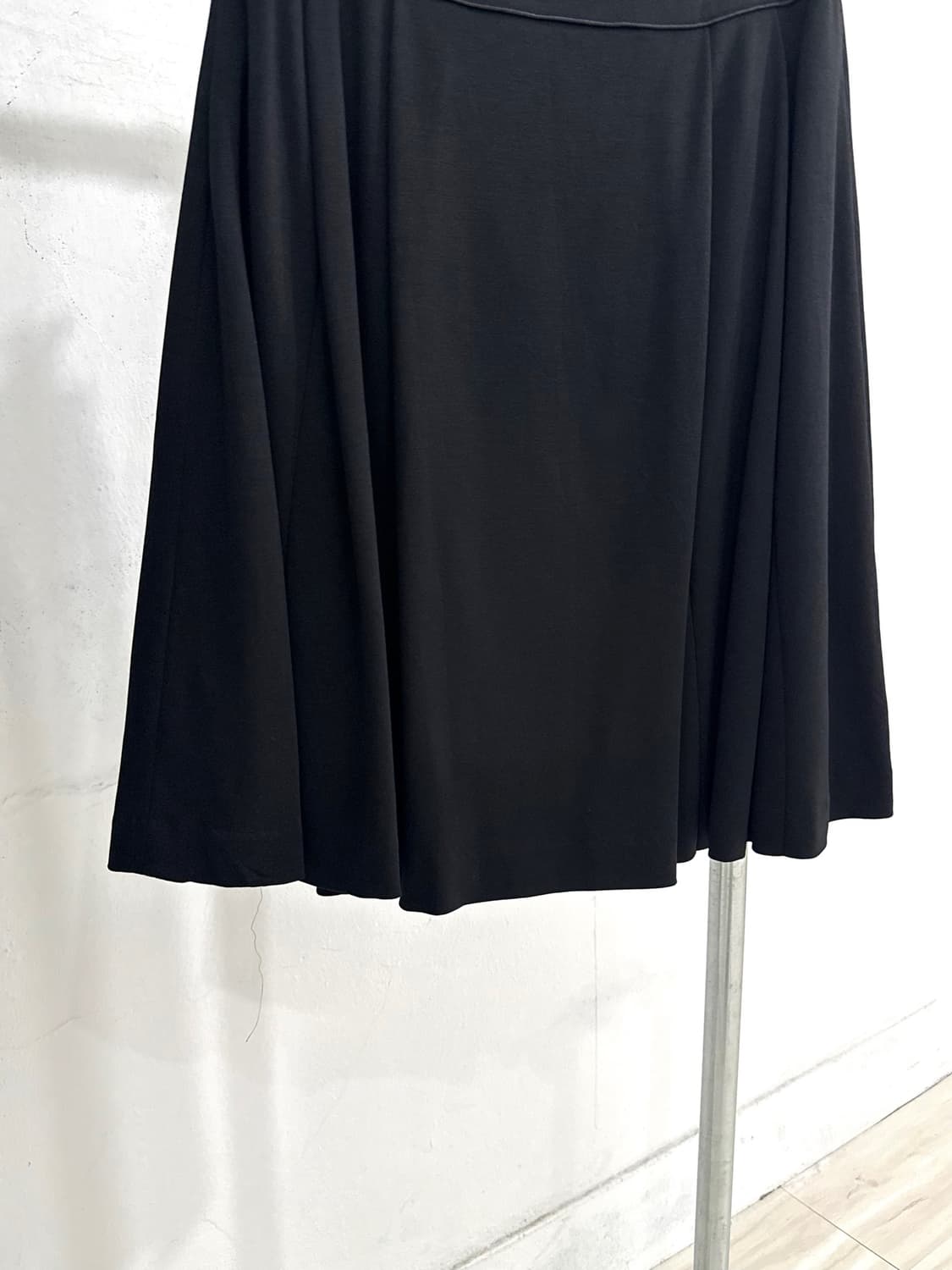 Black Minimal Flare Midi Skirt 상품이미지8