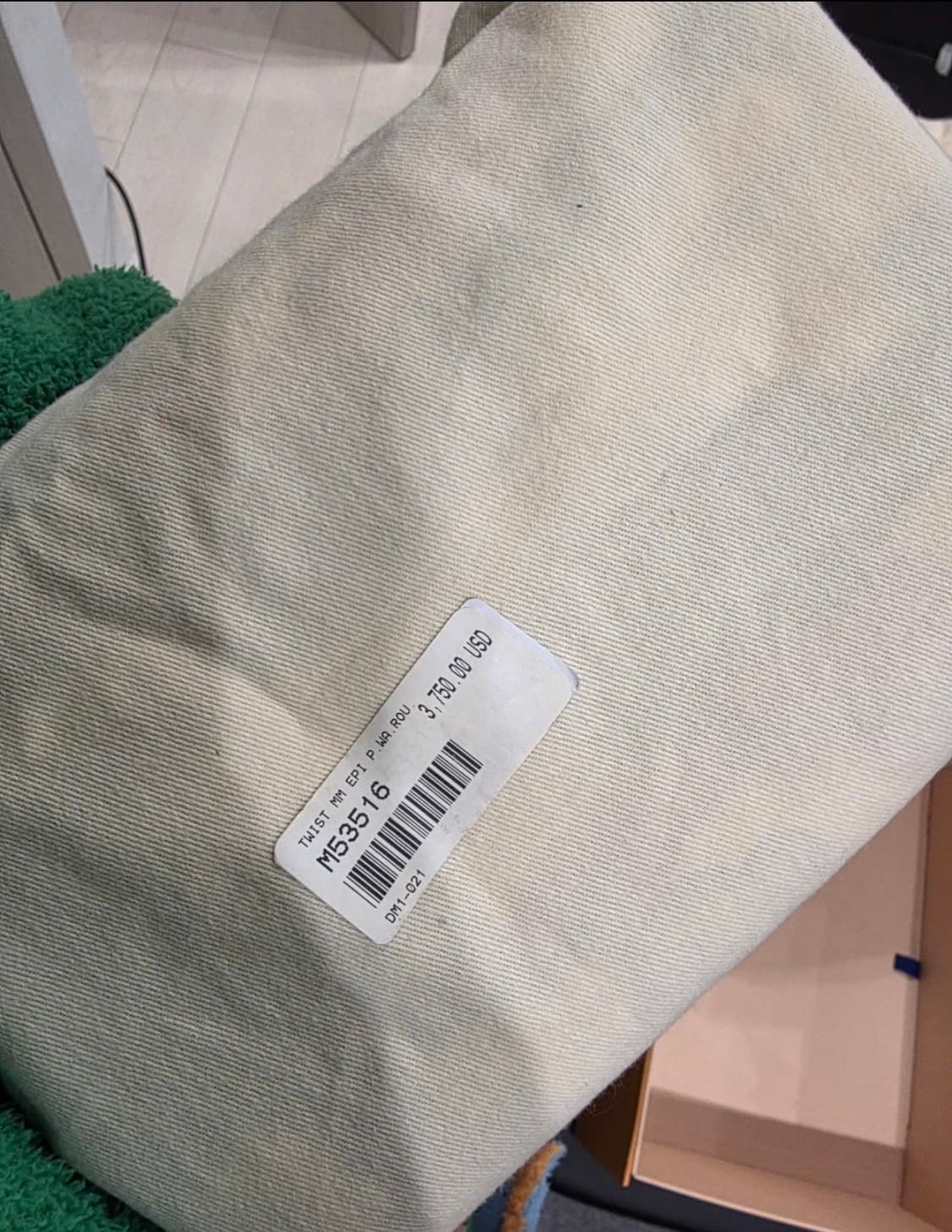 (새상품 한정판) 루이비통 트위스트 MM 카모 리미티드에디션 팝니다 상품이미지8