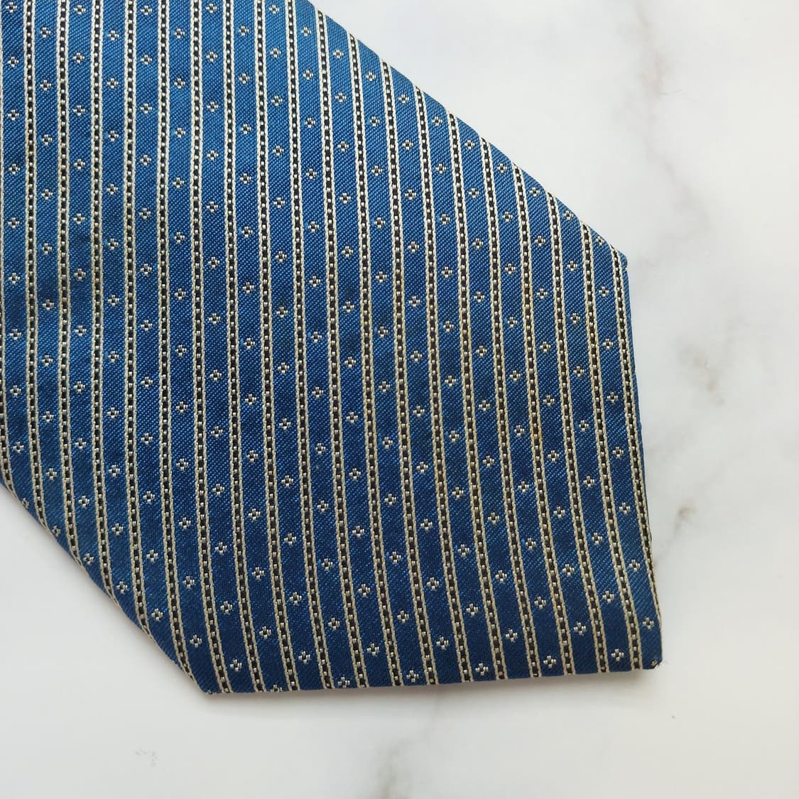 니나리치 실크 블루 스트라이프 넥타이 9cm B등급 K915
 상품이미지9