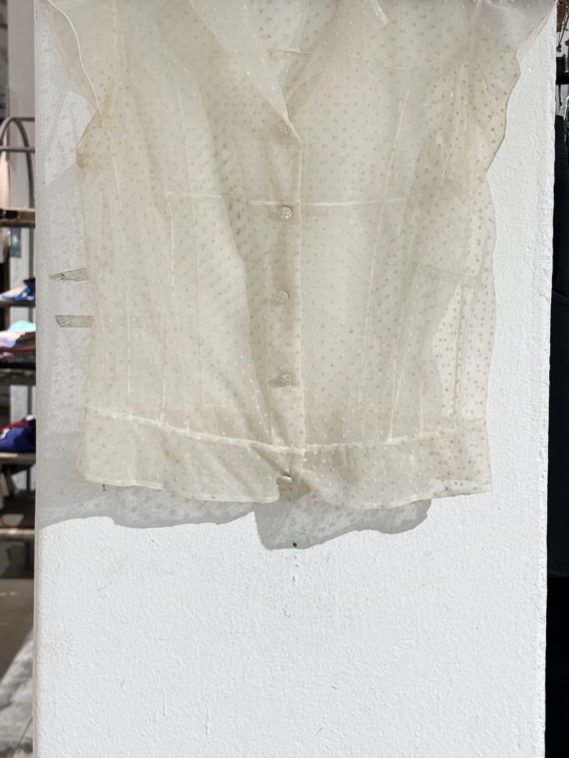 루이비통 아이보리 쉬어 도트 슬리브리스 셔츠 탑 상품이미지5