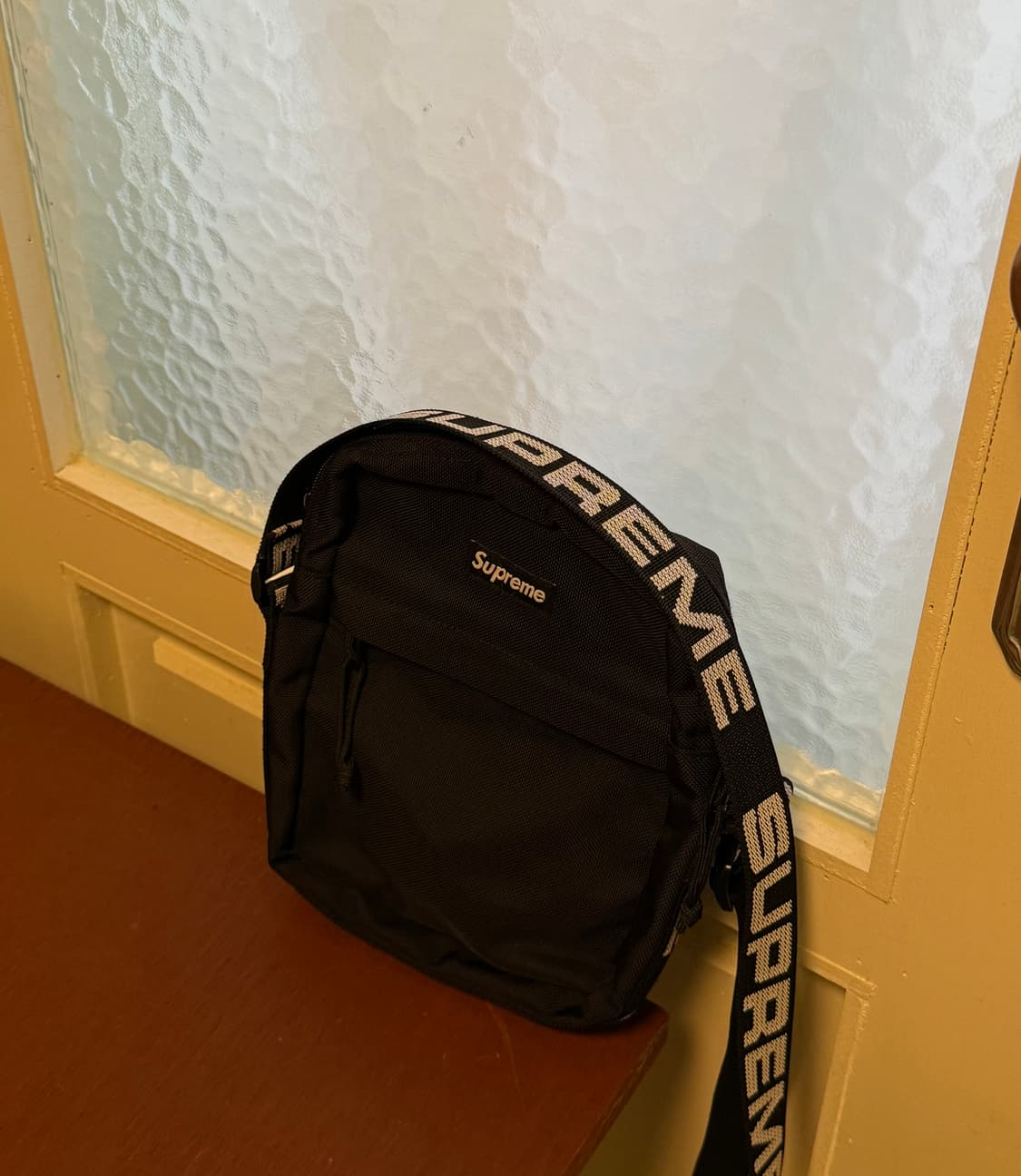 슈프림 숄더 크로스백 상품이미지2