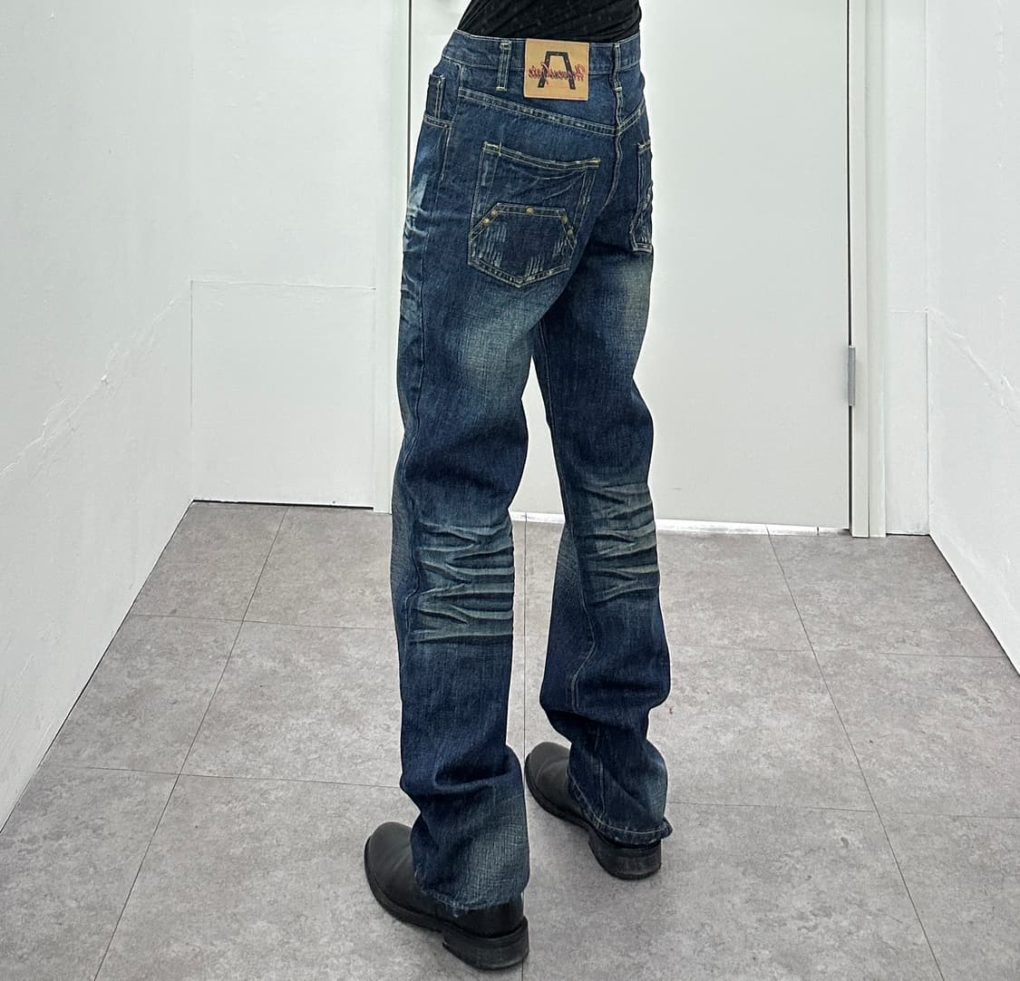 Studded Back Pocket Faded Denim Jeans 상품이미지2