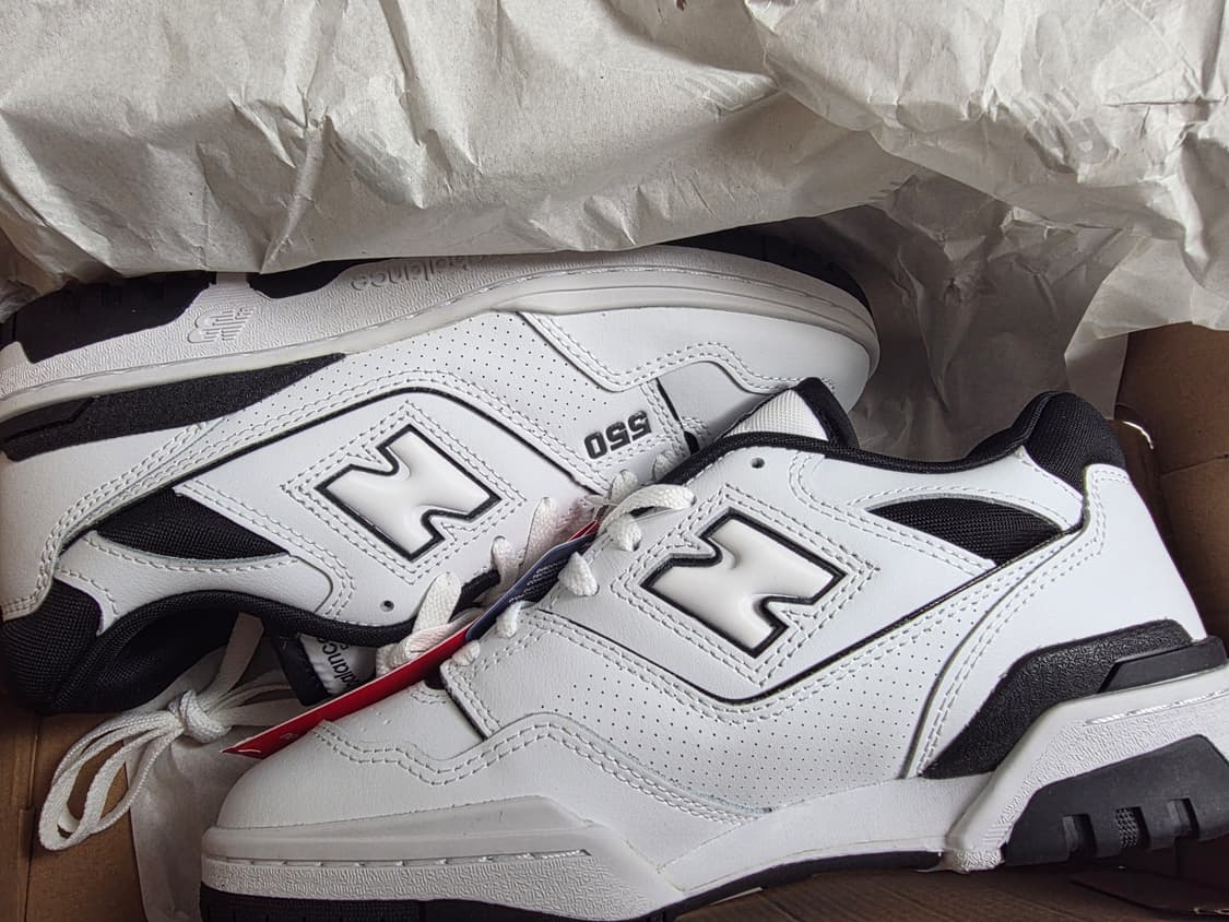 새상품 뉴발란스 550 화이트 블랙 스니커즈 상품이미지1