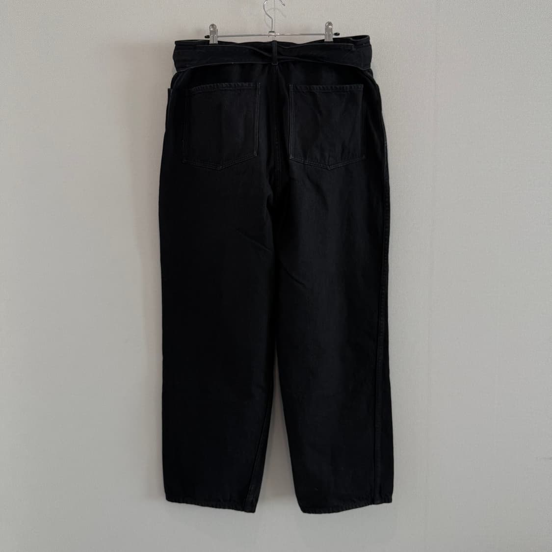 [4]코모리 벨티드 데님 블랙 상품이미지2