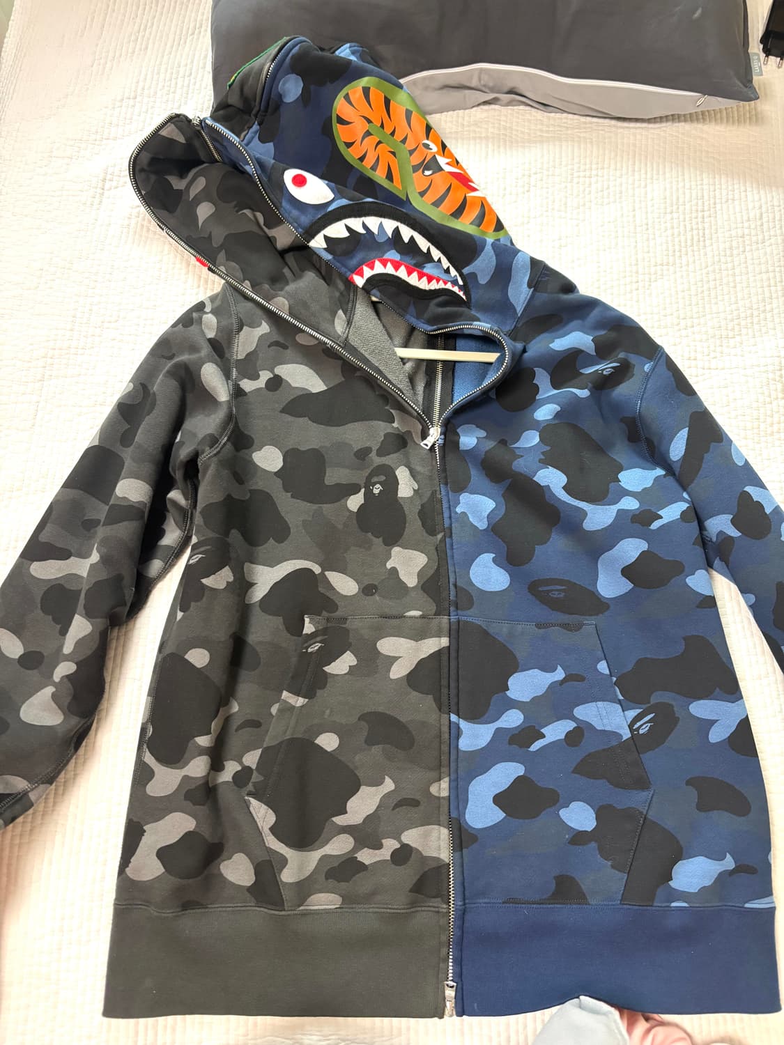 베이프 샤크후드 블랙 네이비 XL 상품이미지2