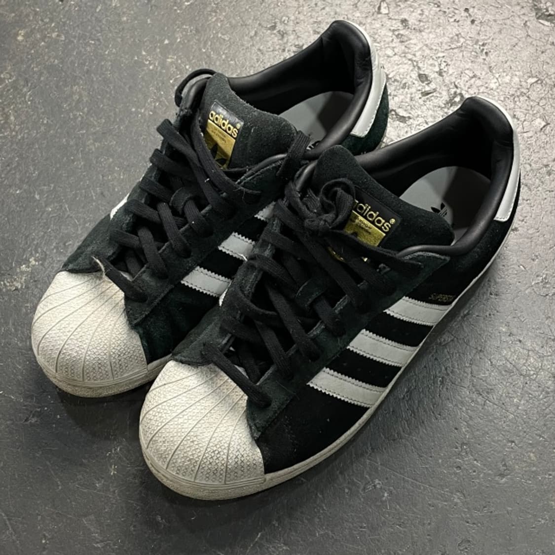 270 아디다스 슈퍼스타 스웨이드 검흰 상품이미지3